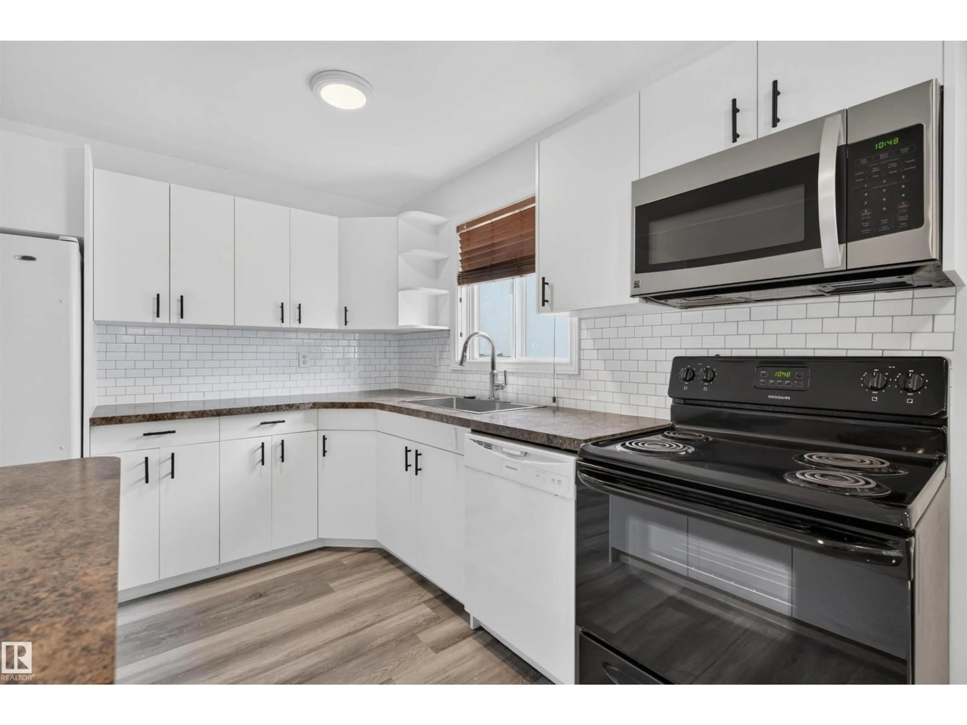 Standard kitchen, unknown for 27 KINISKI CR, Edmonton Alberta T6L5E3