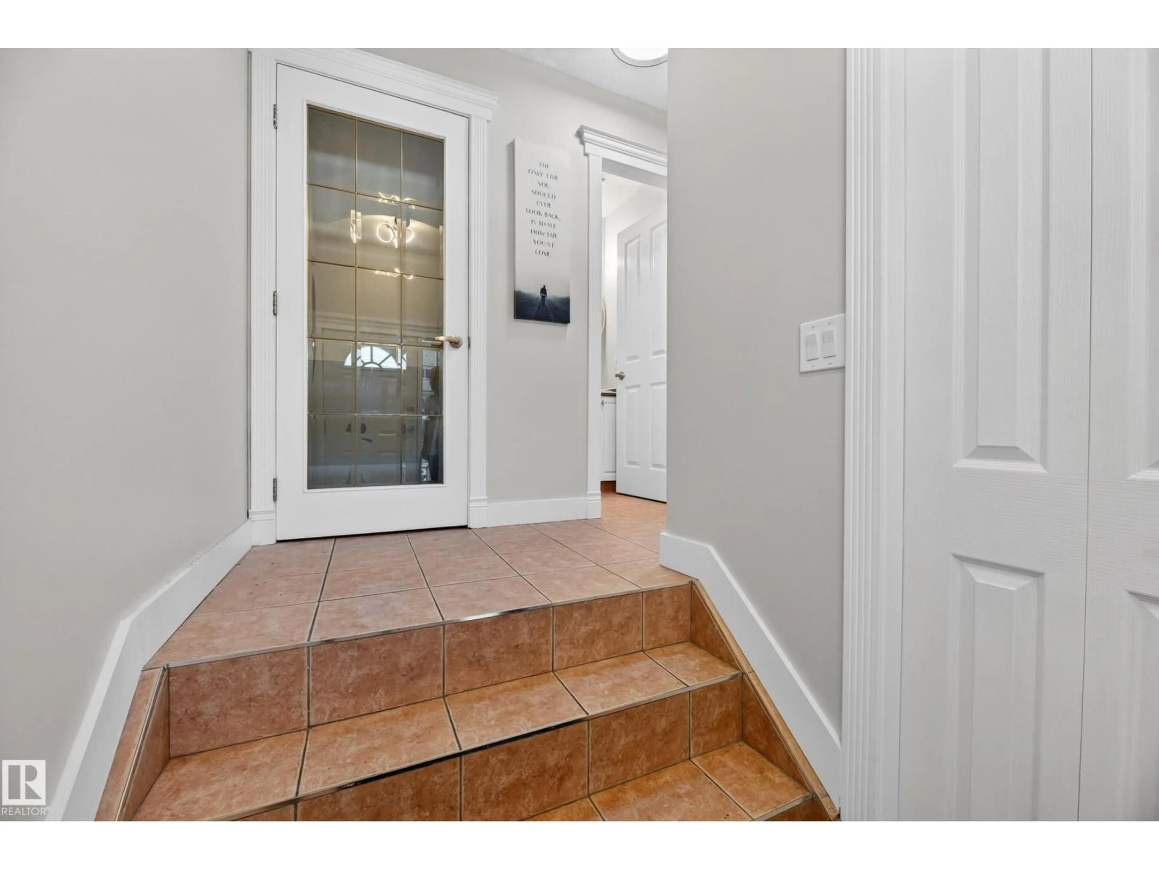 Indoor entryway for 6514 19 AV, Edmonton Alberta T6L7A2