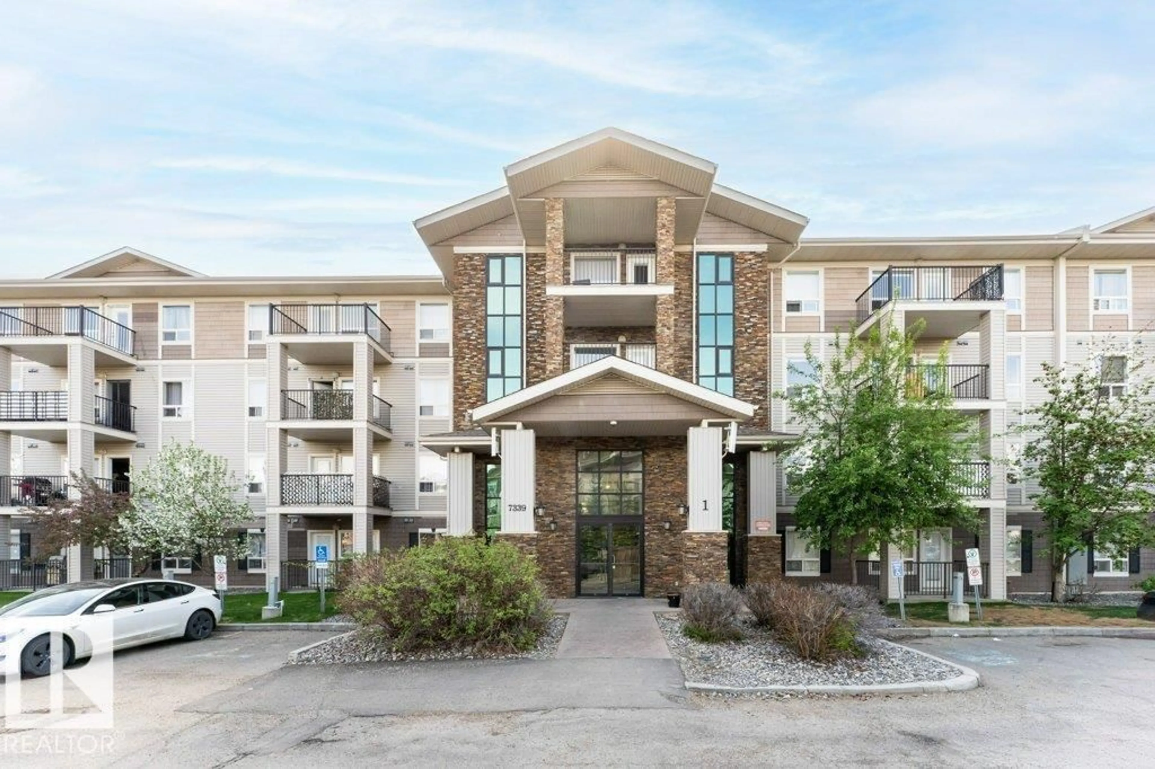Indoor foyer for 7339 - 1321 SOUTH TERWILLEGAR DR, Edmonton Alberta T6R0E1