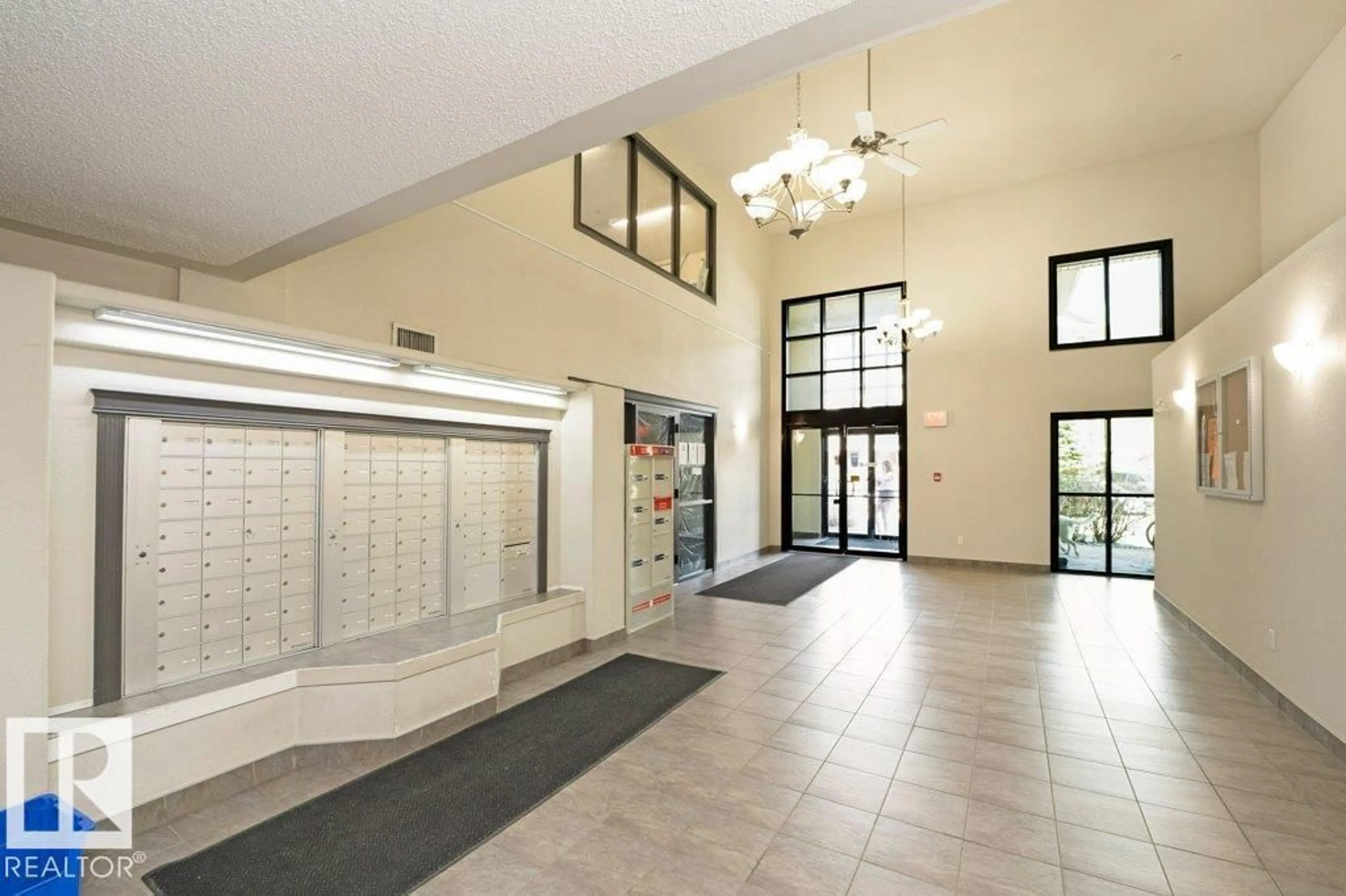 Indoor foyer for 7339 - 1321 SOUTH TERWILLEGAR DR, Edmonton Alberta T6R0E1