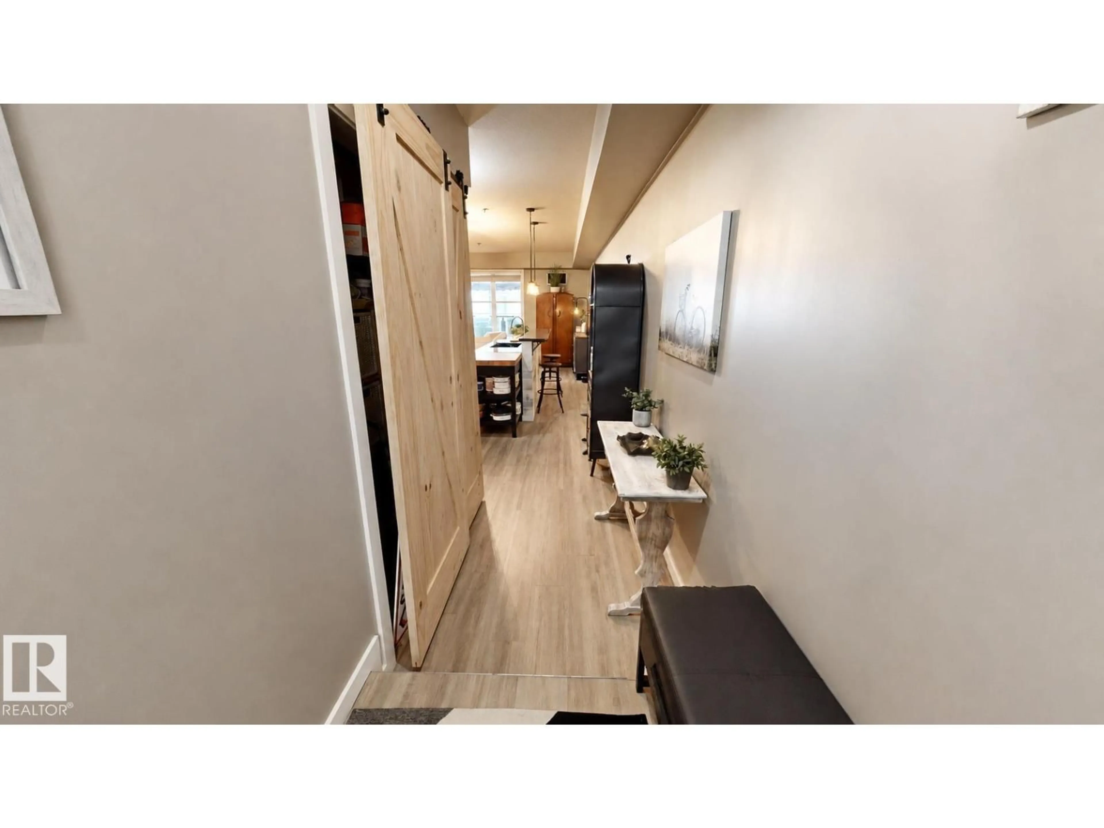 Indoor entryway for 151 4827 104A ST NW, Edmonton Alberta T6H0R5