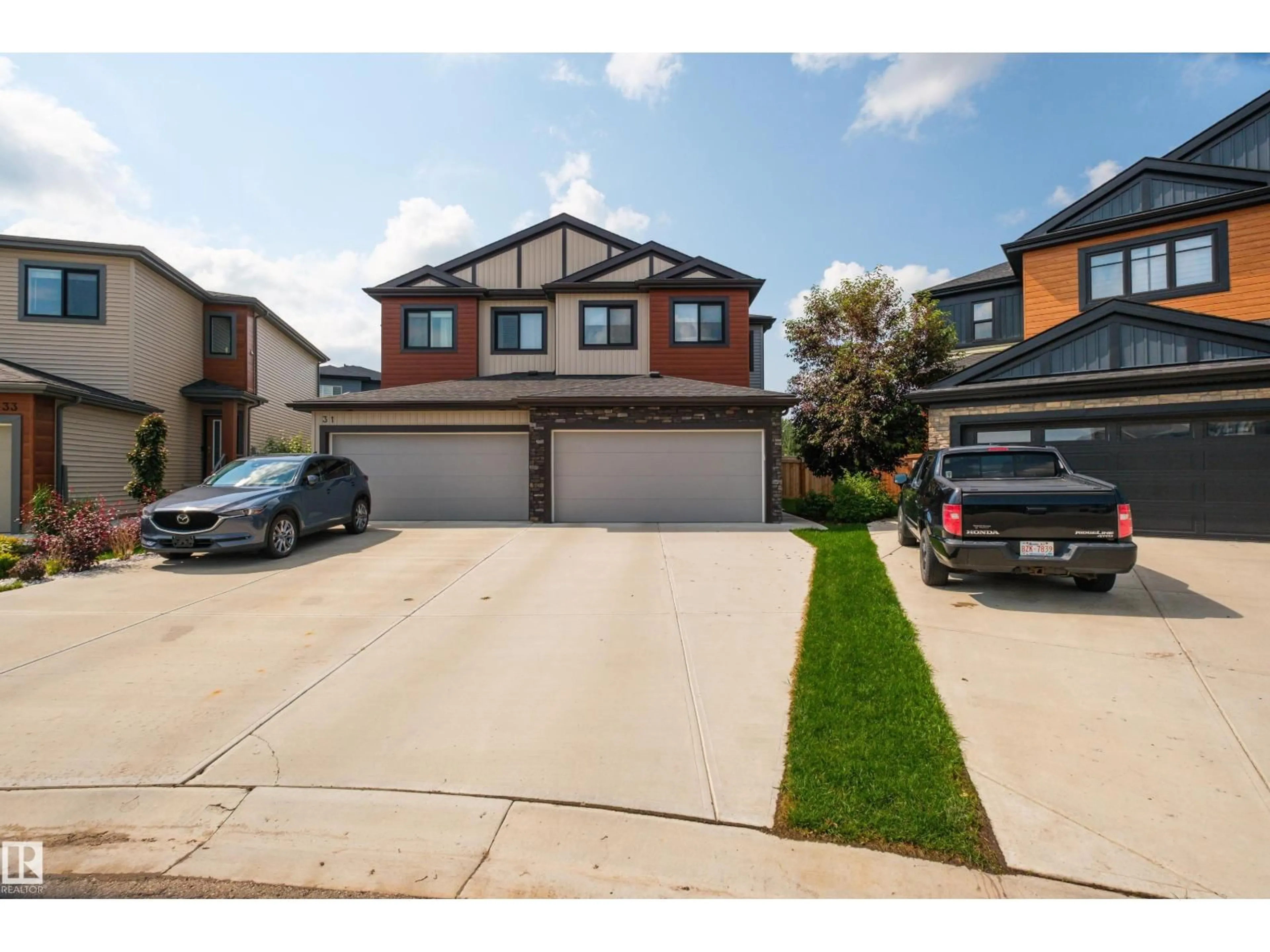 A pic from outside/outdoor area/front of a property/back of a property/a pic from drone, street for 29 TAYLOR CO, Spruce Grove Alberta T7X0X7