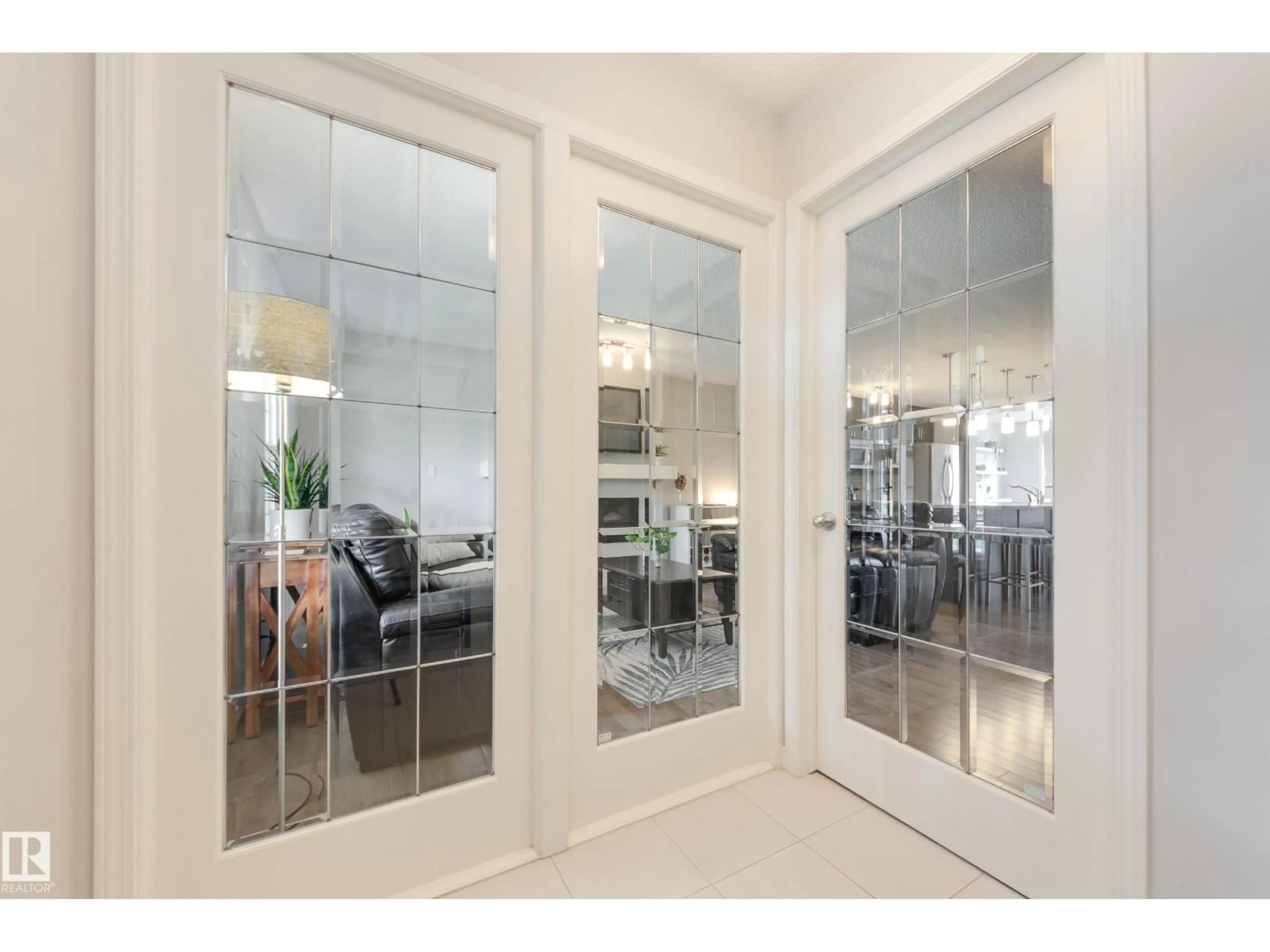 Indoor entryway for 7987 ERASMUS CR, Edmonton Alberta T6M0S2