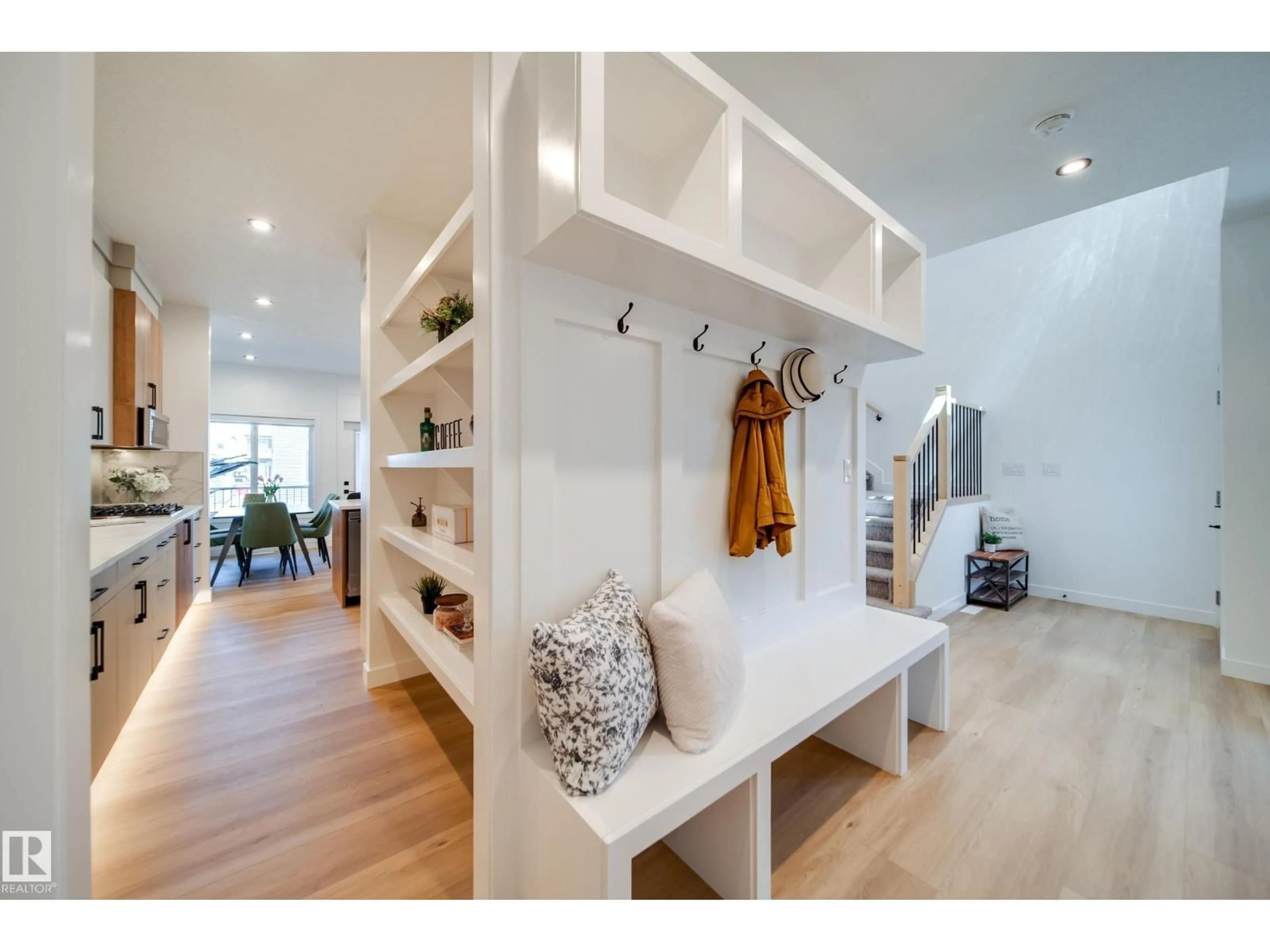 Indoor entryway for 6 BLACKBIRD BN, Fort Saskatchewan Alberta T8L0G6
