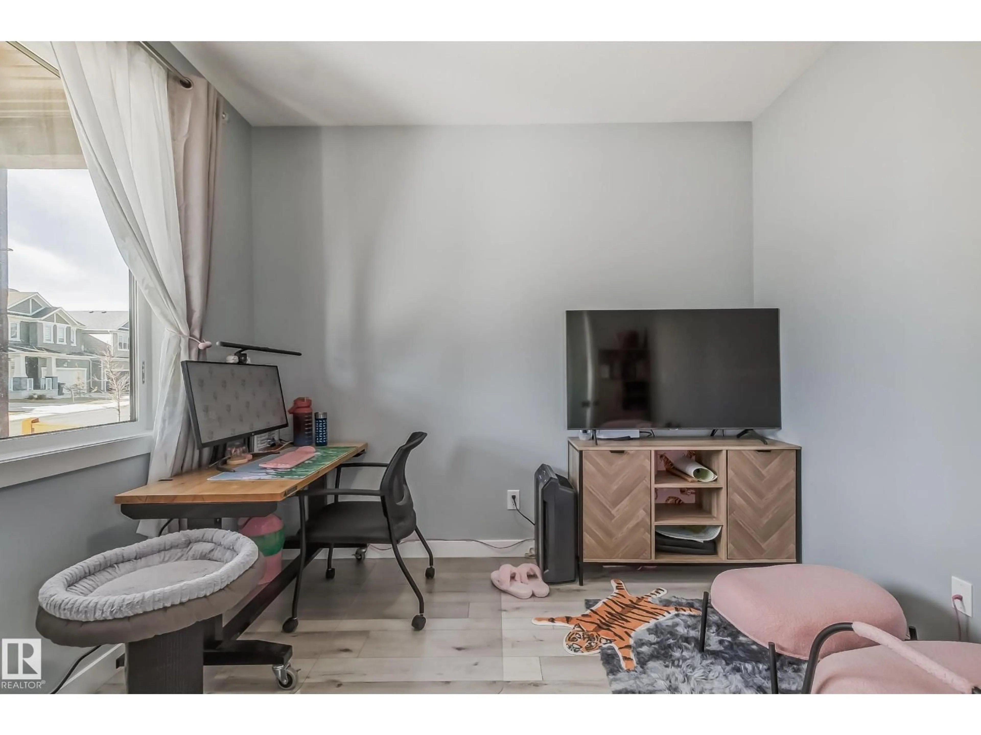 A pic of a room for NW - 20124 17 AV, Edmonton Alberta T6M1K6