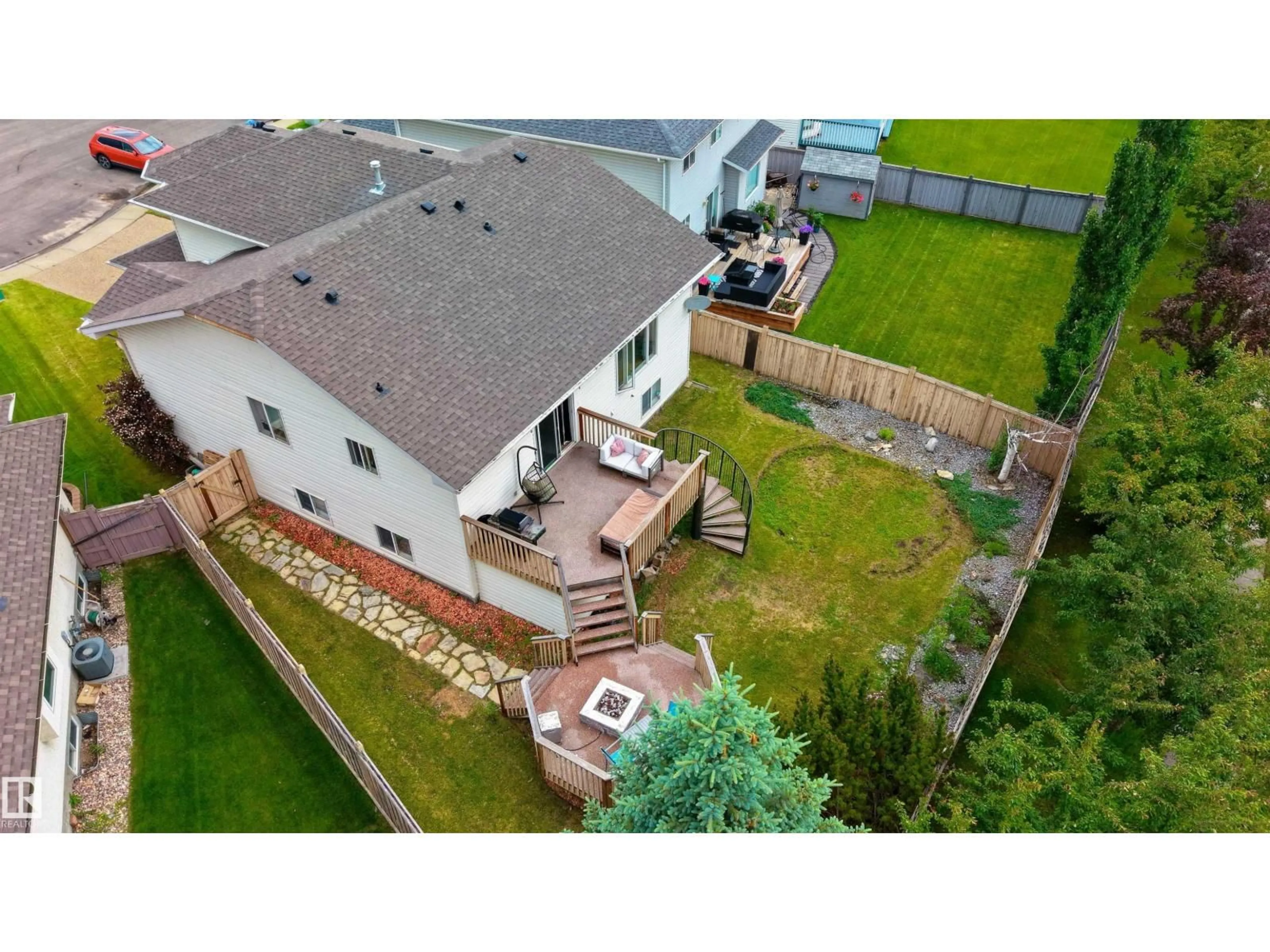 A pic from outside/outdoor area/front of a property/back of a property/a pic from drone, unknown for 183 DECHENE RD, Edmonton Alberta T6M2M8