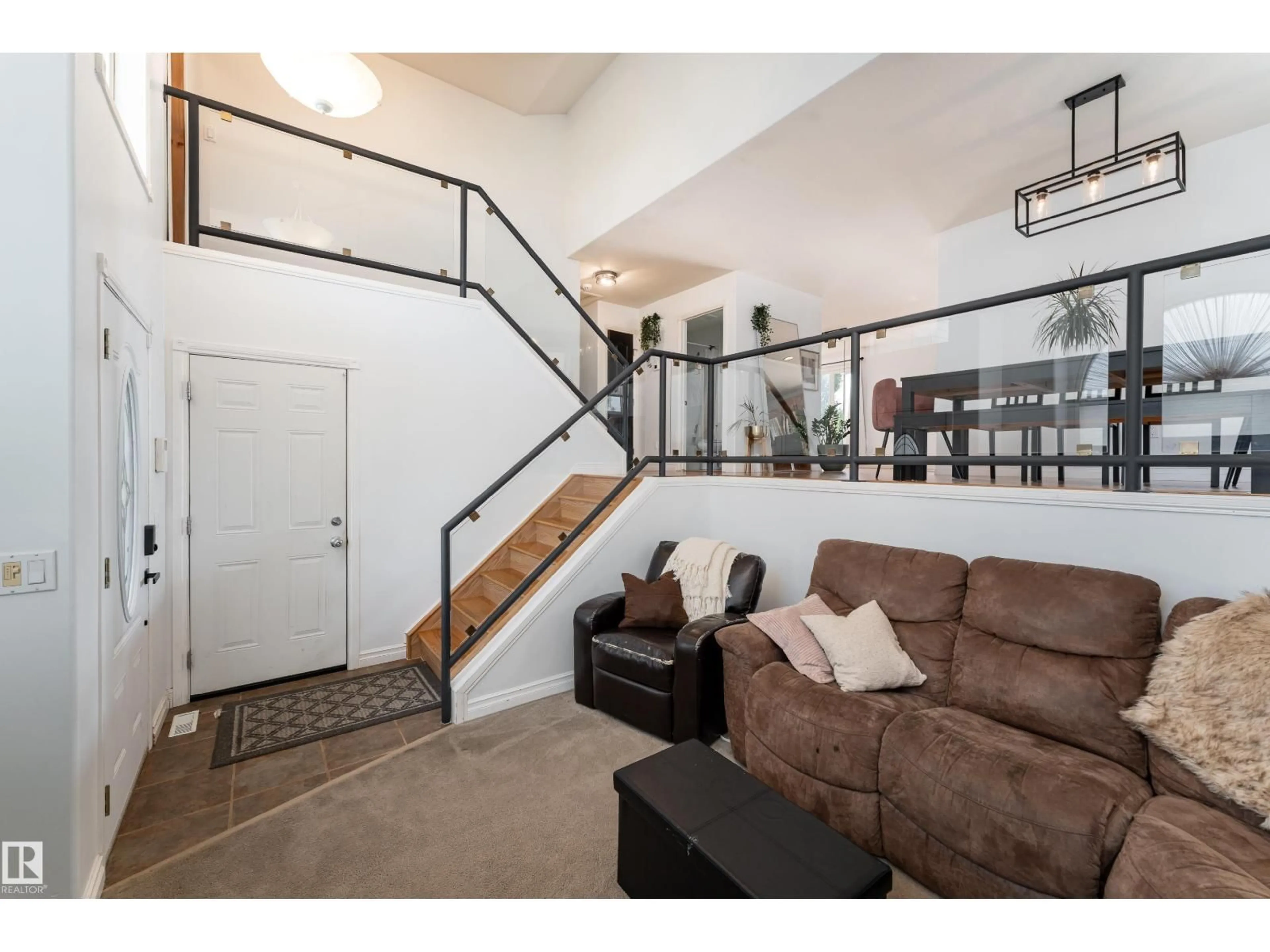 Indoor entryway for 183 DECHENE RD, Edmonton Alberta T6M2M8