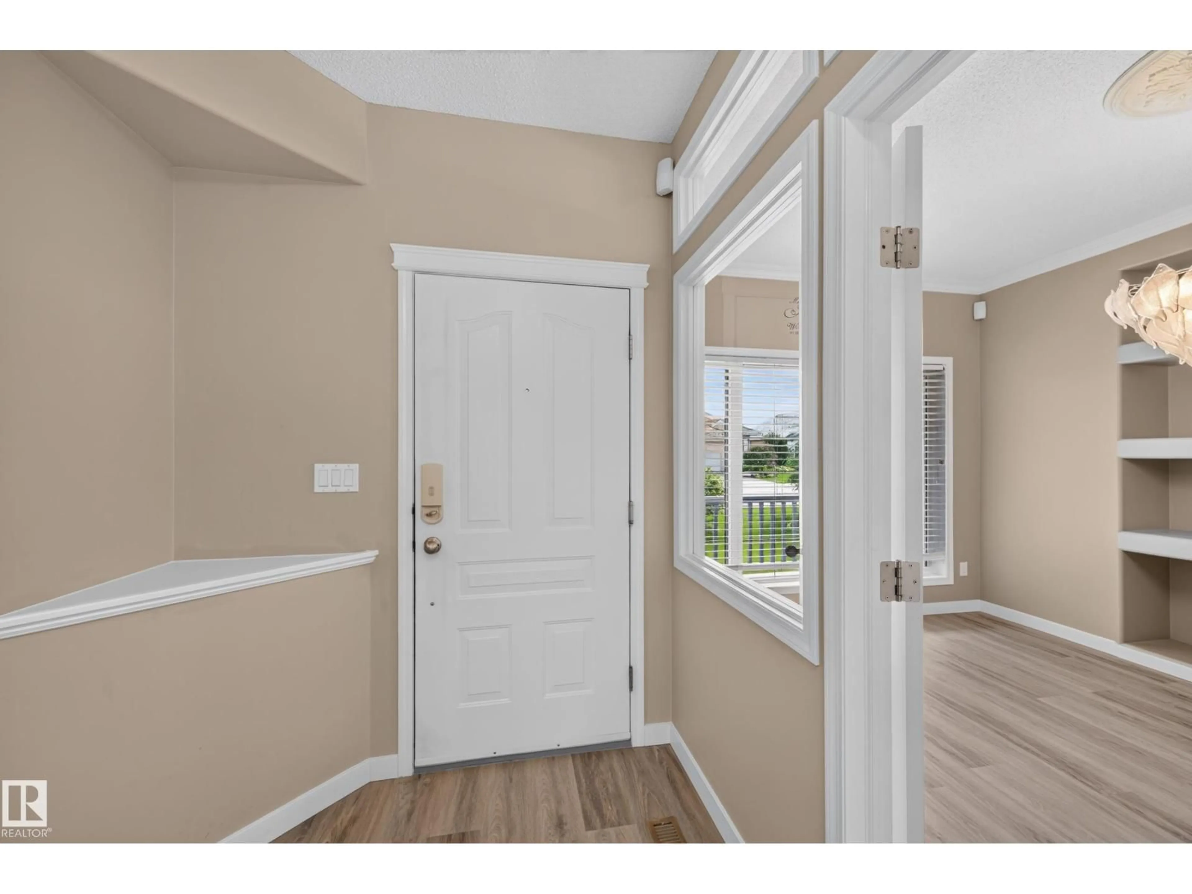 Indoor entryway for 5 NOTTINGHAM, Sherwood Park Alberta T8A5Z7