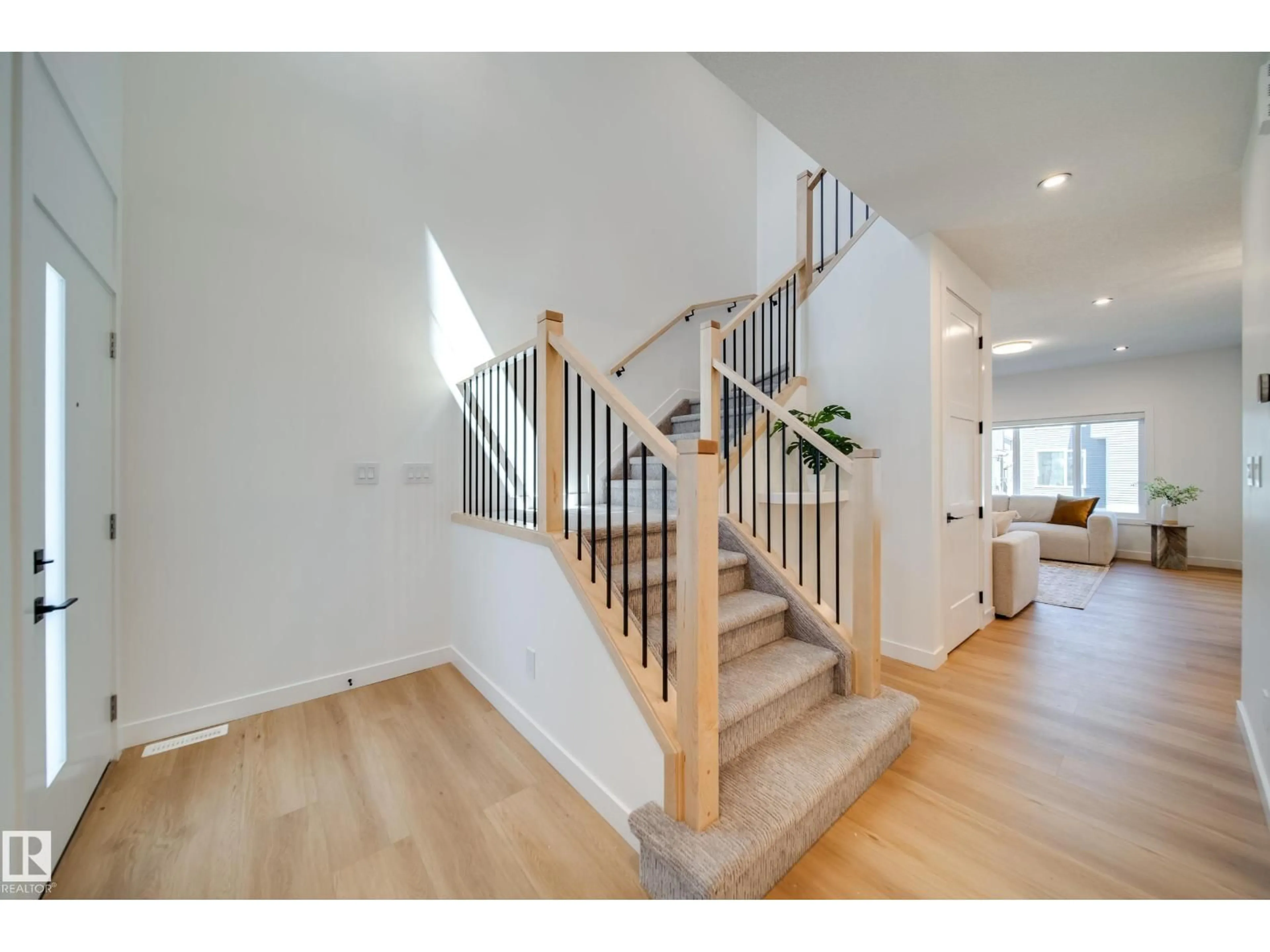 Stairs for 8 BLACKBIRD BN, Fort Saskatchewan Alberta T8L0G6
