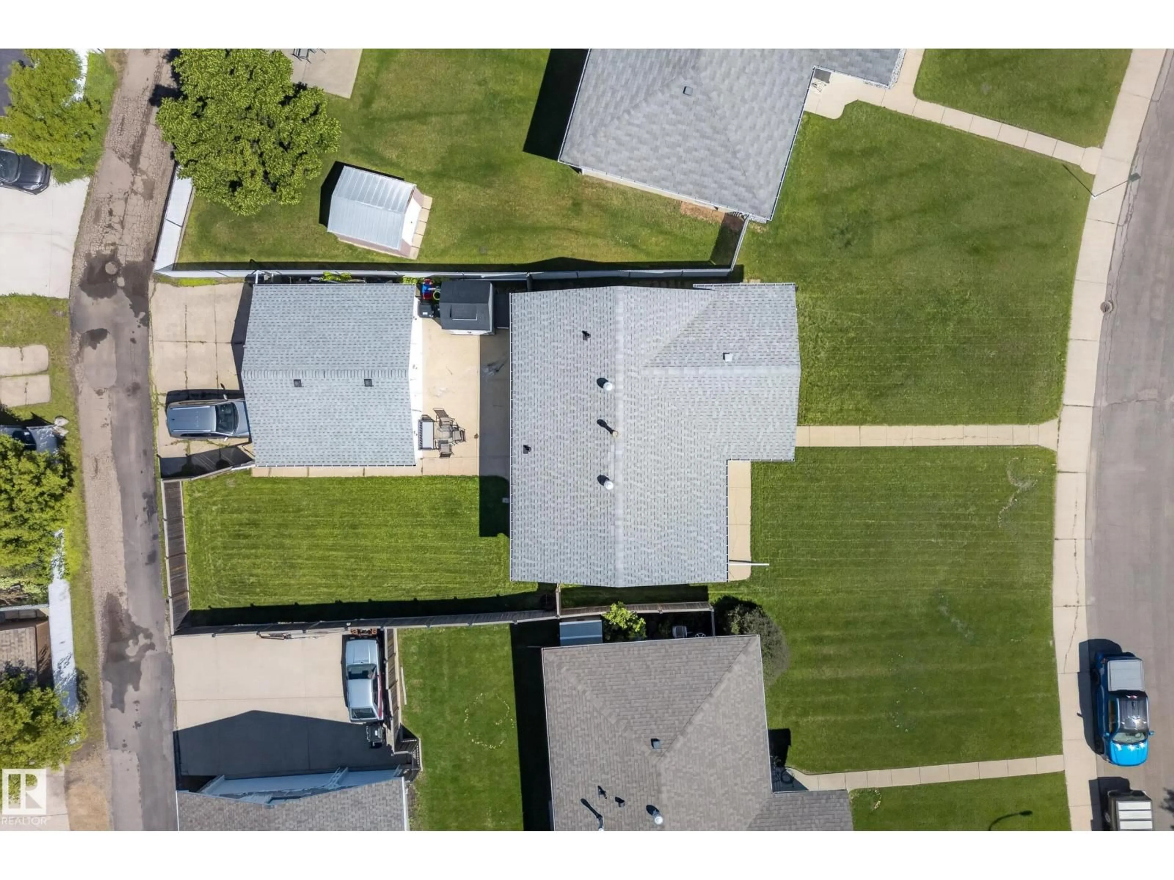 A pic from outside/outdoor area/front of a property/back of a property/a pic from drone, street for NW - 14128 73 ST, Edmonton Alberta T5C0V5