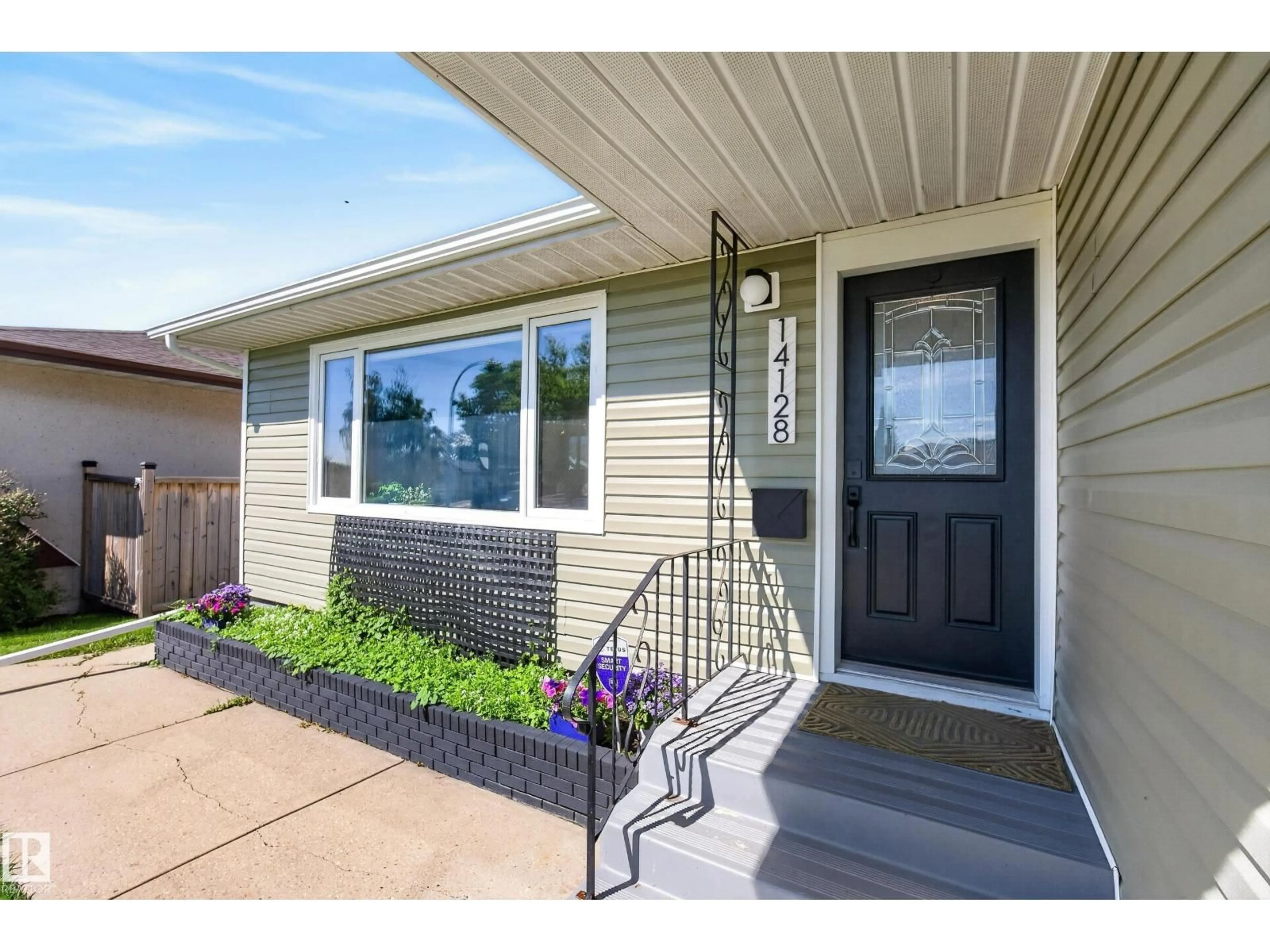 Home with vinyl exterior material, street for NW - 14128 73 ST, Edmonton Alberta T5C0V5