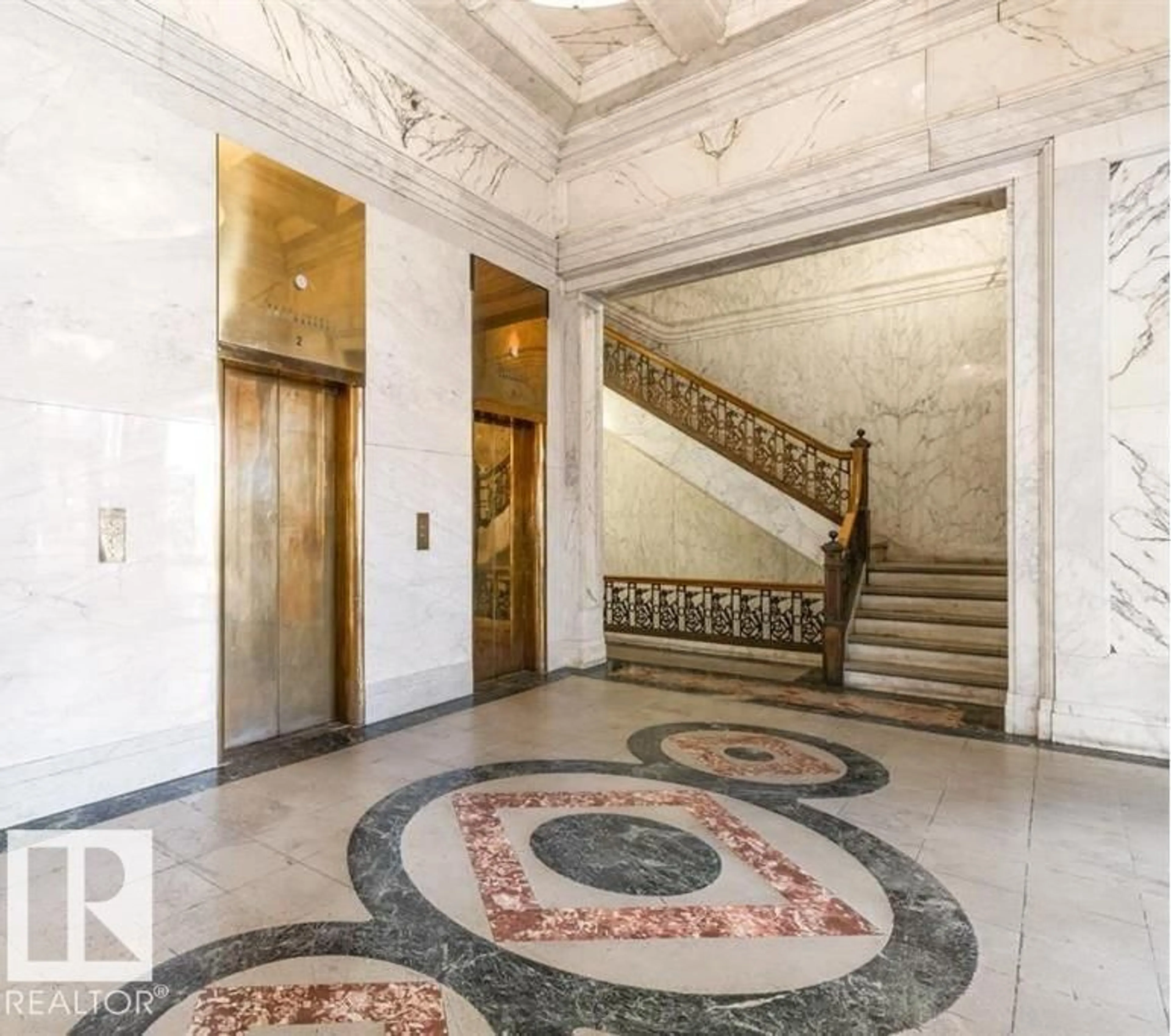 Indoor foyer for 10134 - 810 100 ST, Edmonton Alberta T5J0N8