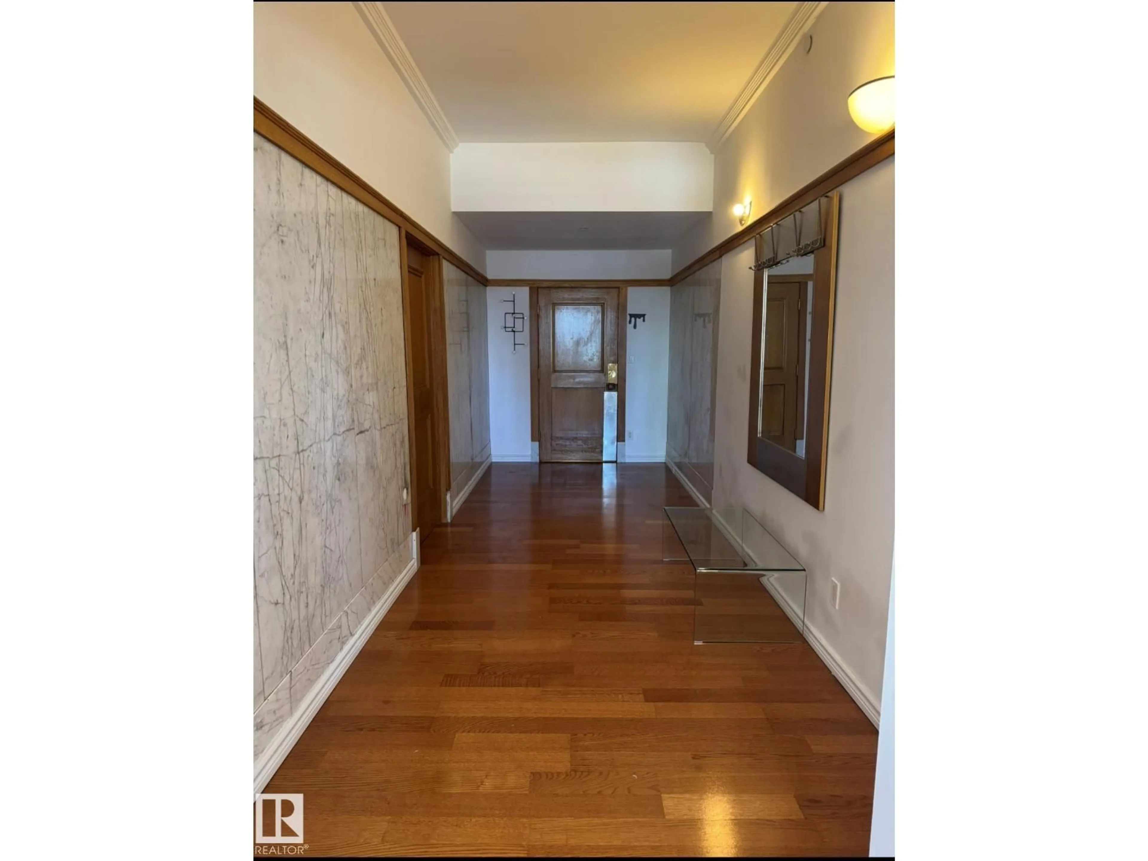 Indoor foyer for 10134 - 810 100 ST, Edmonton Alberta T5J0N8