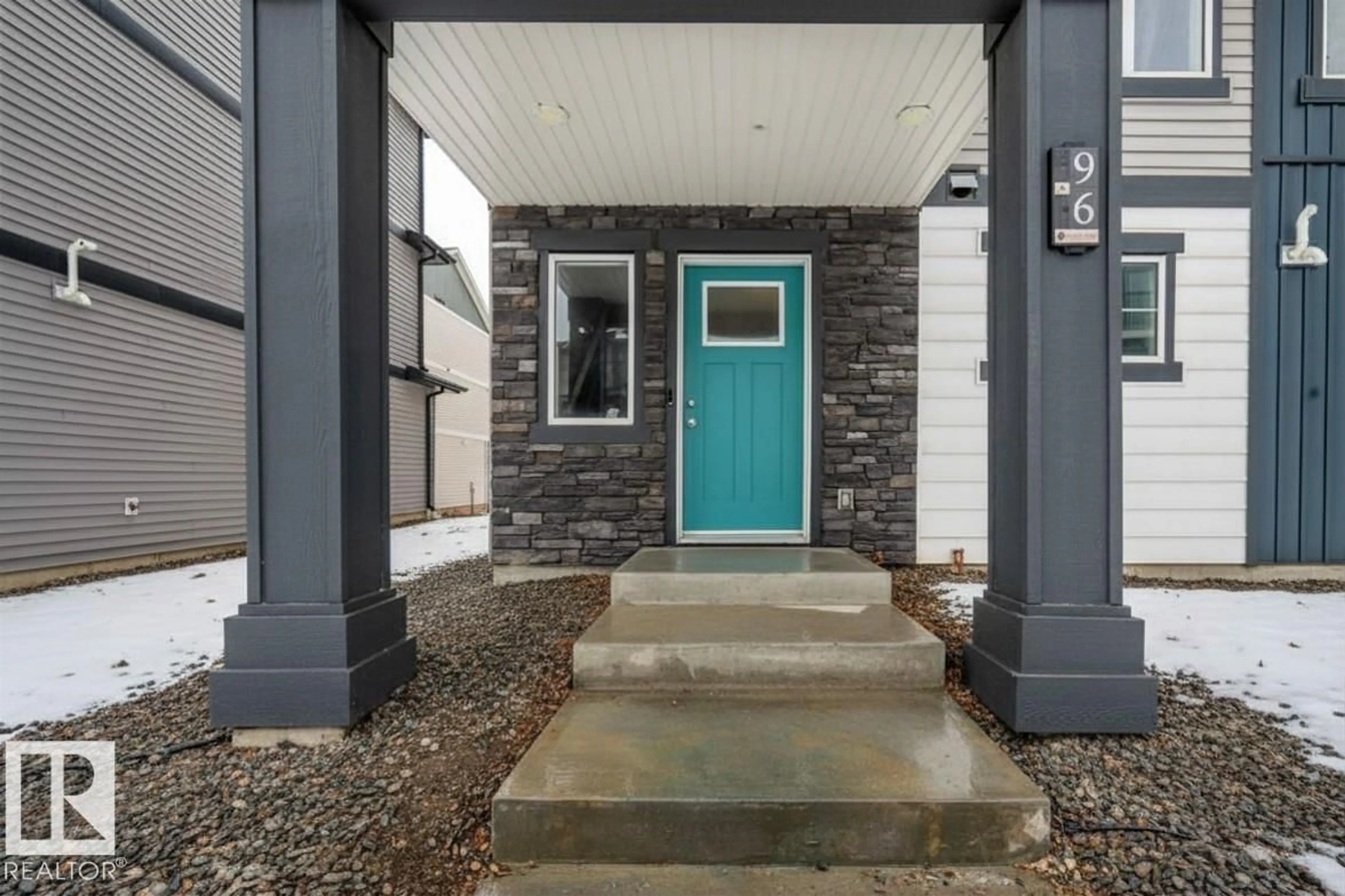 Indoor entryway for 1530 - 96 TAMARACK BV, Edmonton Alberta T6T2E6