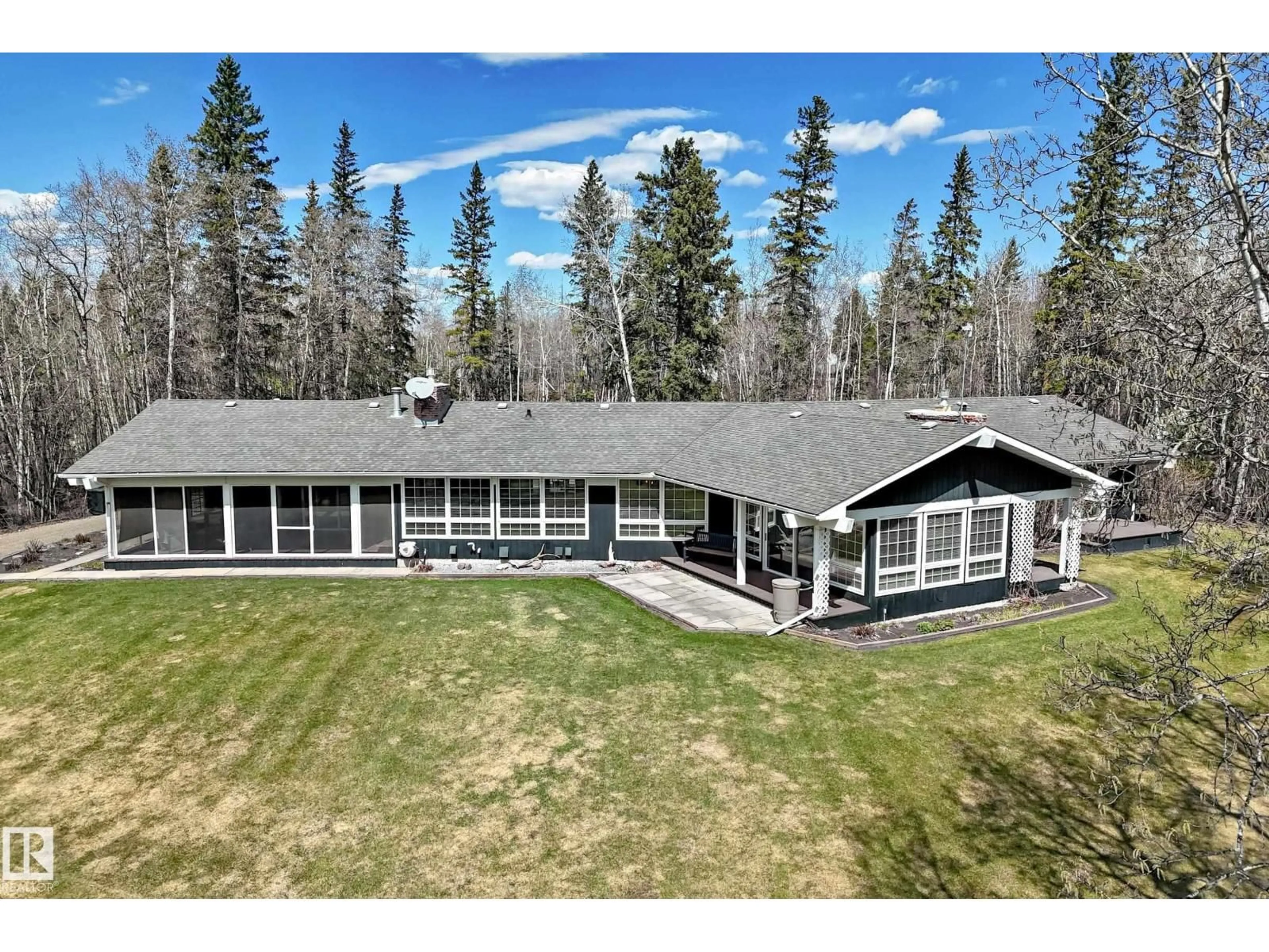 A pic from outside/outdoor area/front of a property/back of a property/a pic from drone, unknown for 52131 - 73 RGE ROAD 210, Rural Strathcona County Alberta T8A1G2