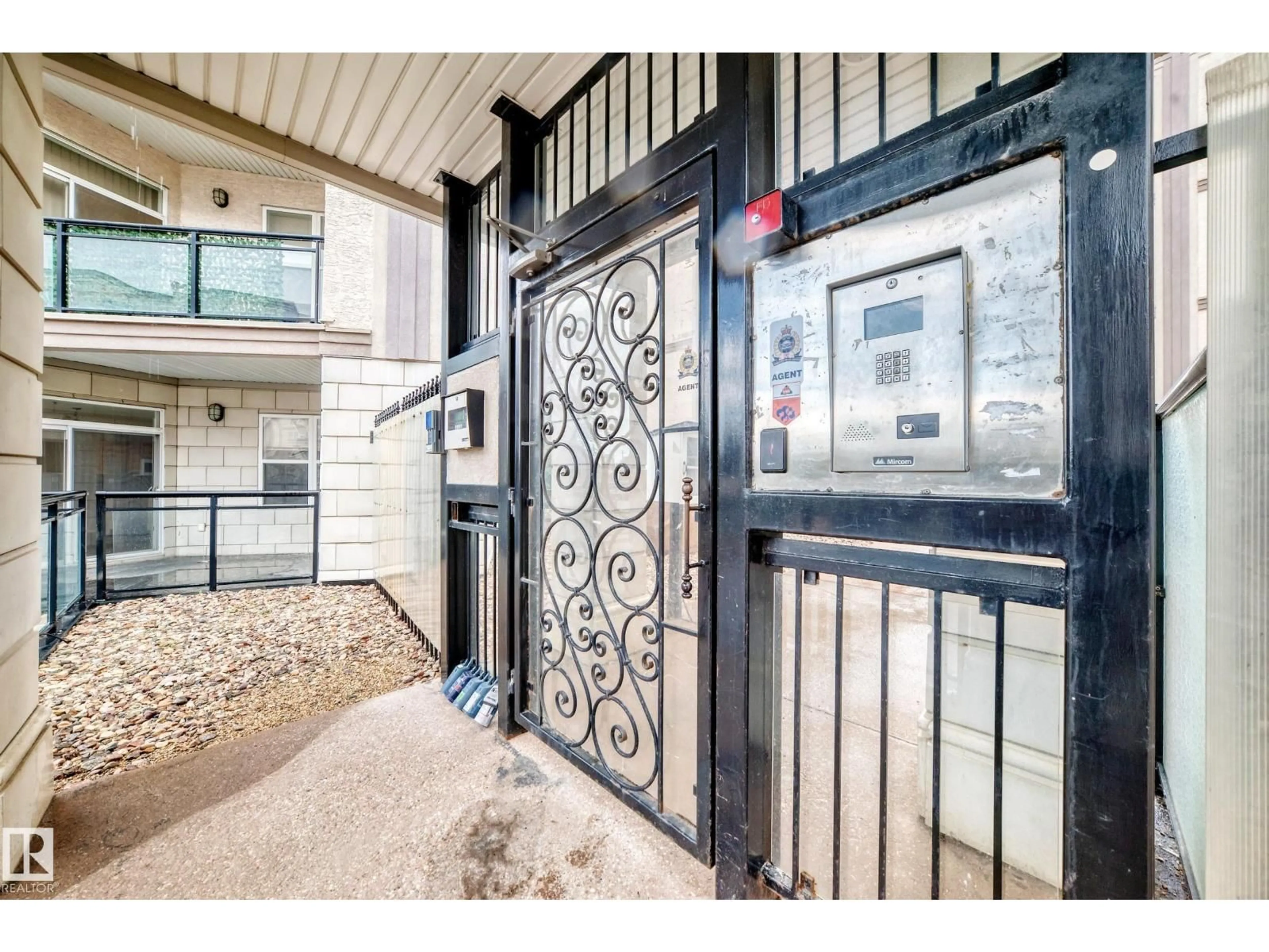 Indoor entryway for 226 - 4831 104A ST NW, Edmonton Alberta T6H0R5