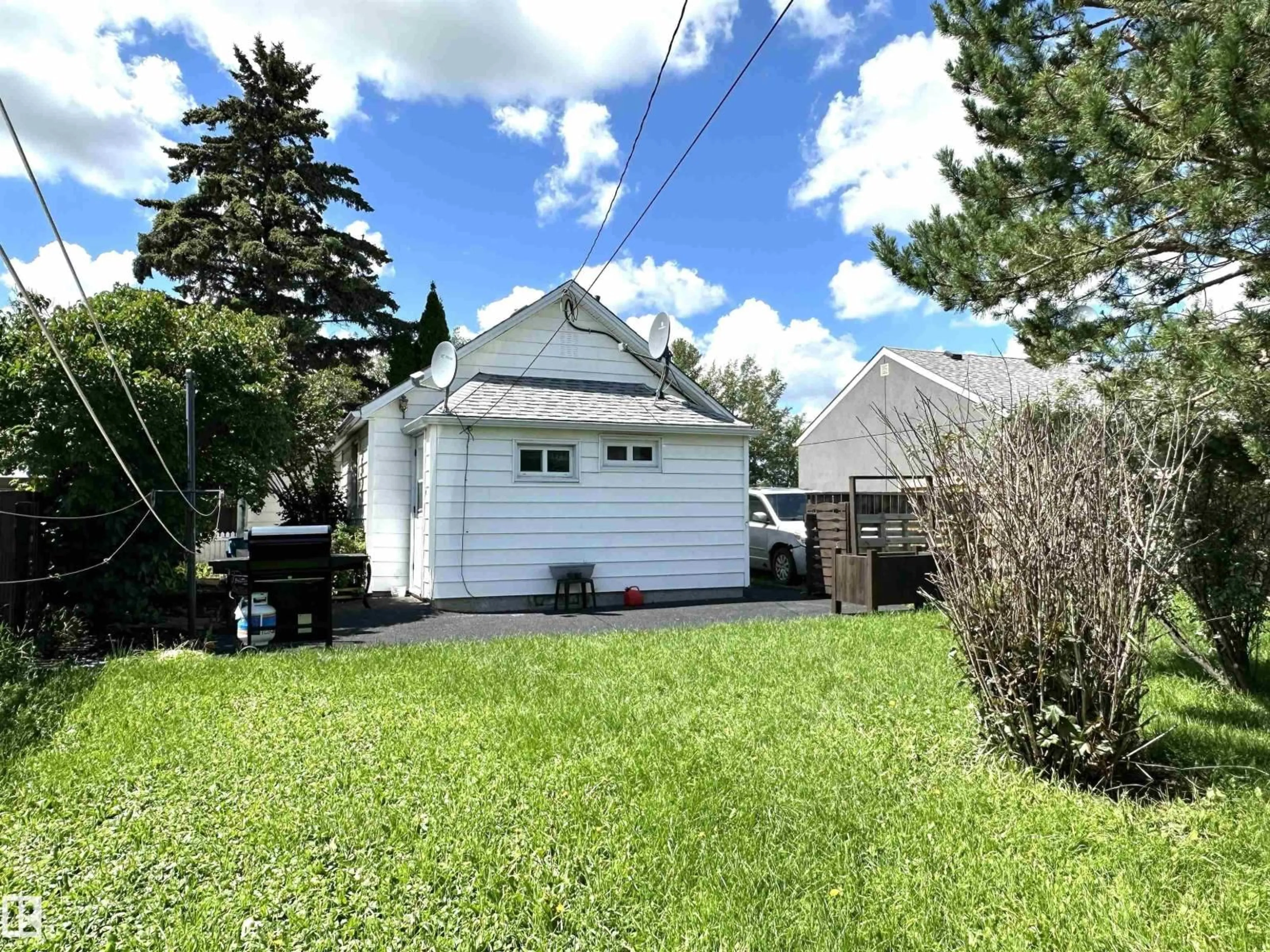 Shed for 825 2 ST, Thorhild Alberta T0A3J0