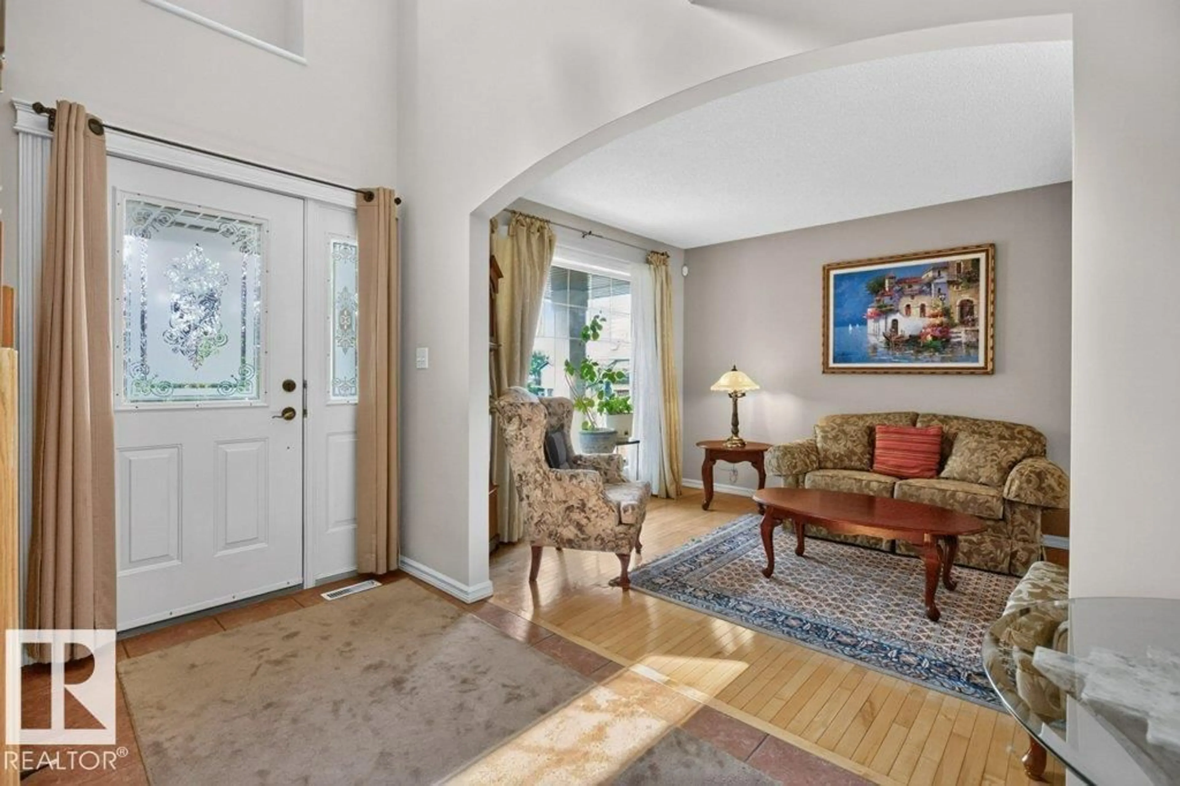 Indoor foyer for 572 BYRNE CR, Edmonton Alberta T6W1E7
