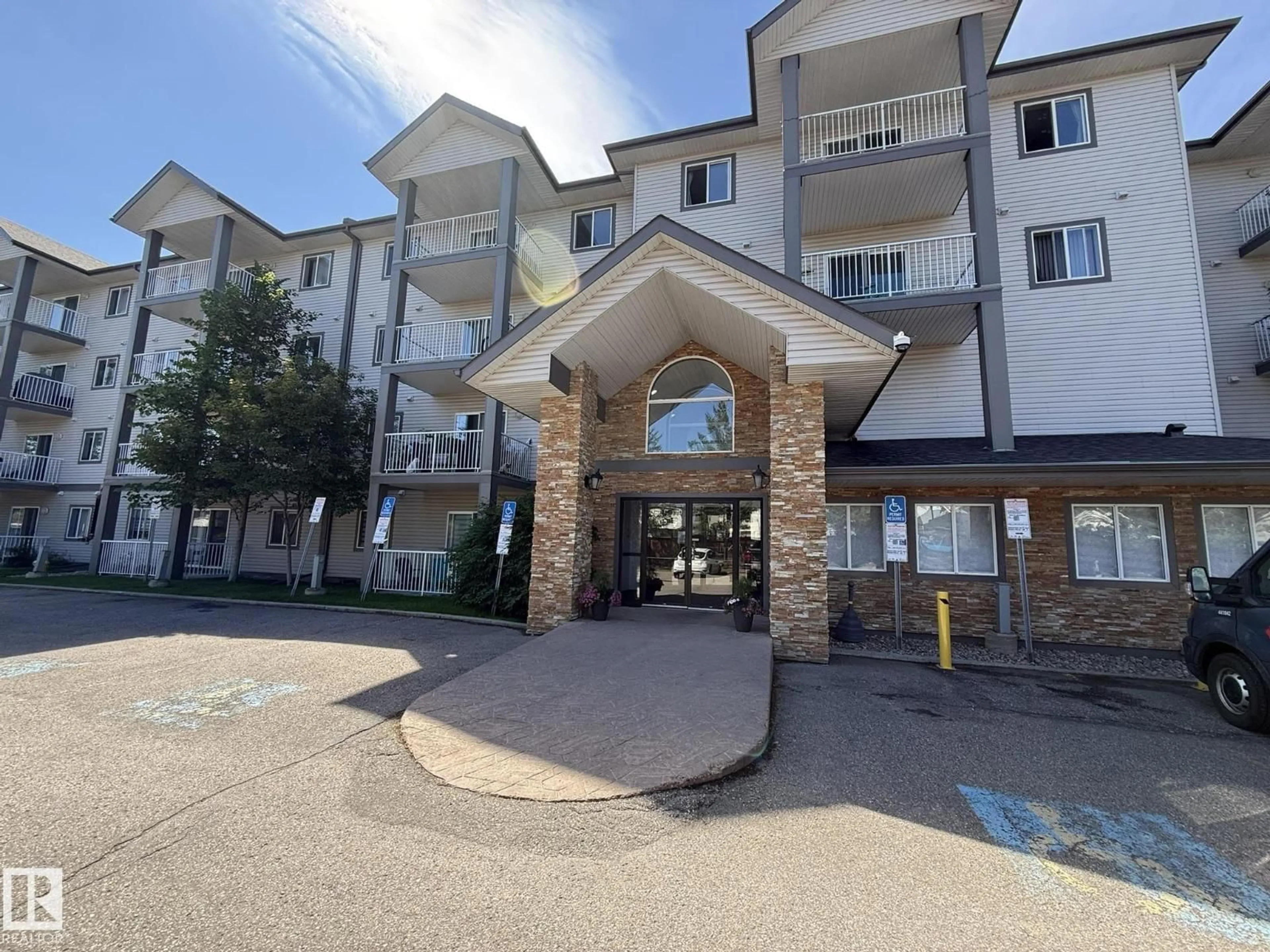 Indoor foyer for 205 - 3425 19 ST, Edmonton Alberta T6T2B5