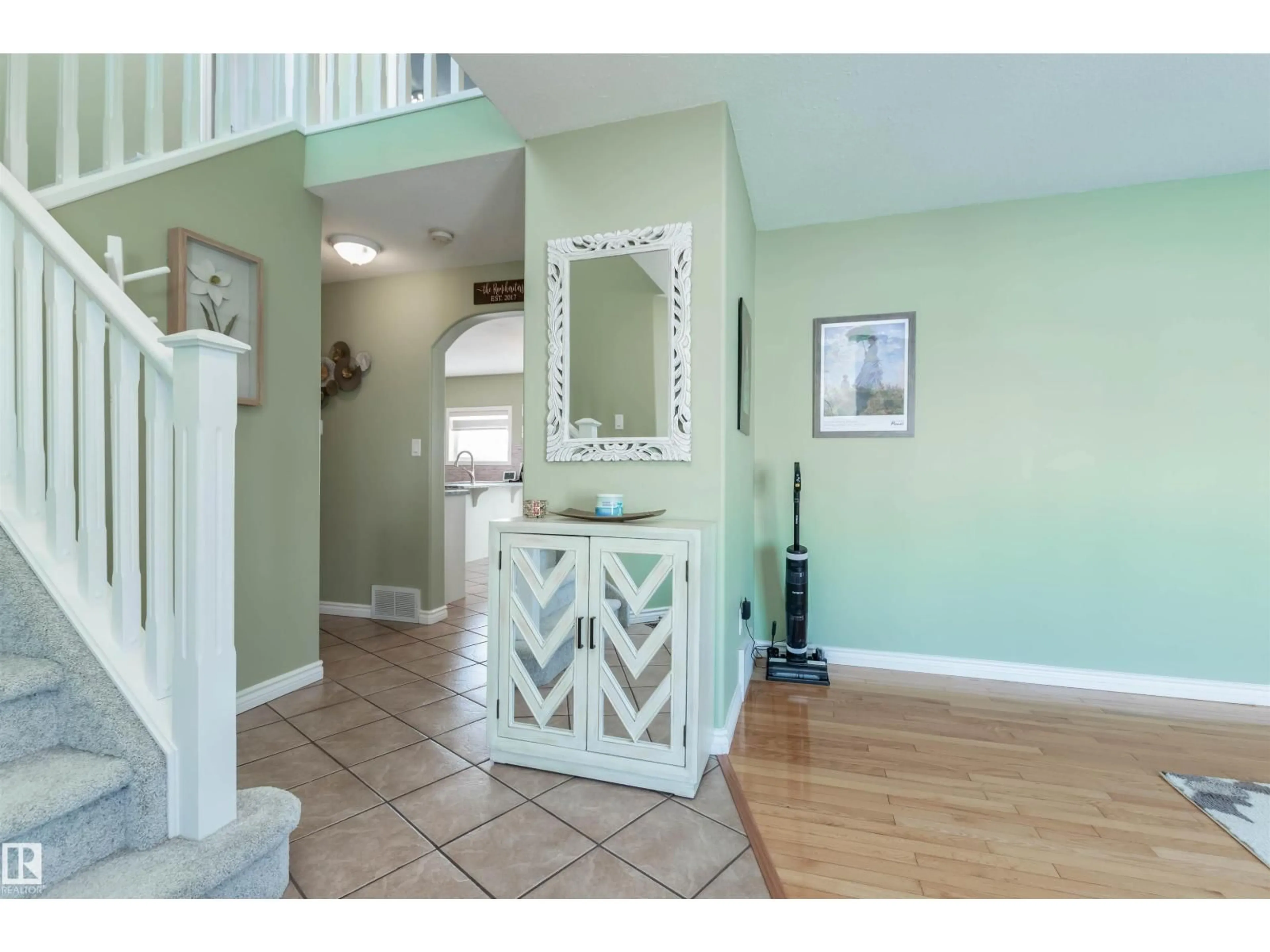 Indoor entryway for NW - 330 HUFFMAN CR, Edmonton Alberta T5A0C8