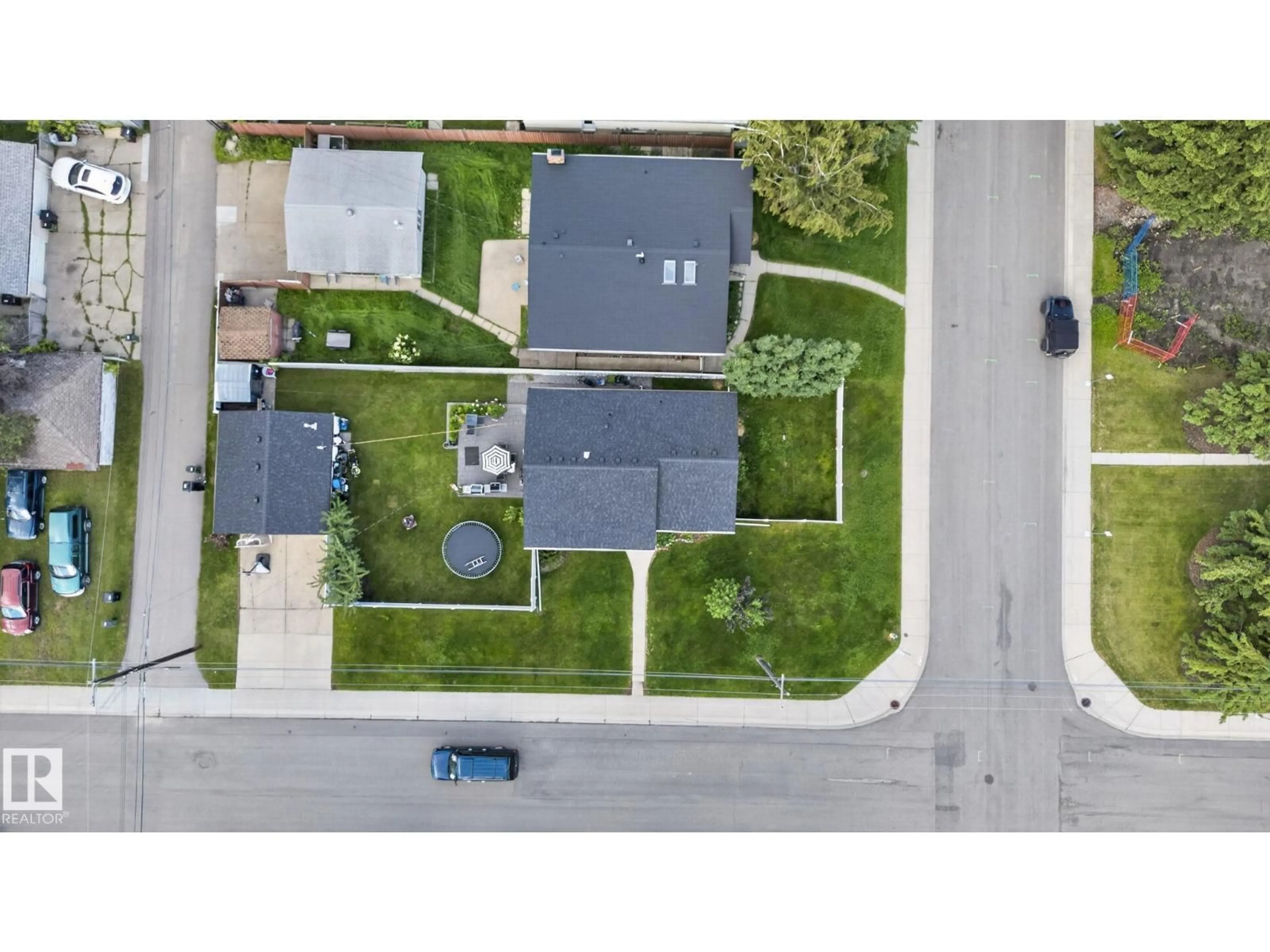 A pic from outside/outdoor area/front of a property/back of a property/a pic from drone, street for 7803 73 ST, Edmonton Alberta T6B1Z5