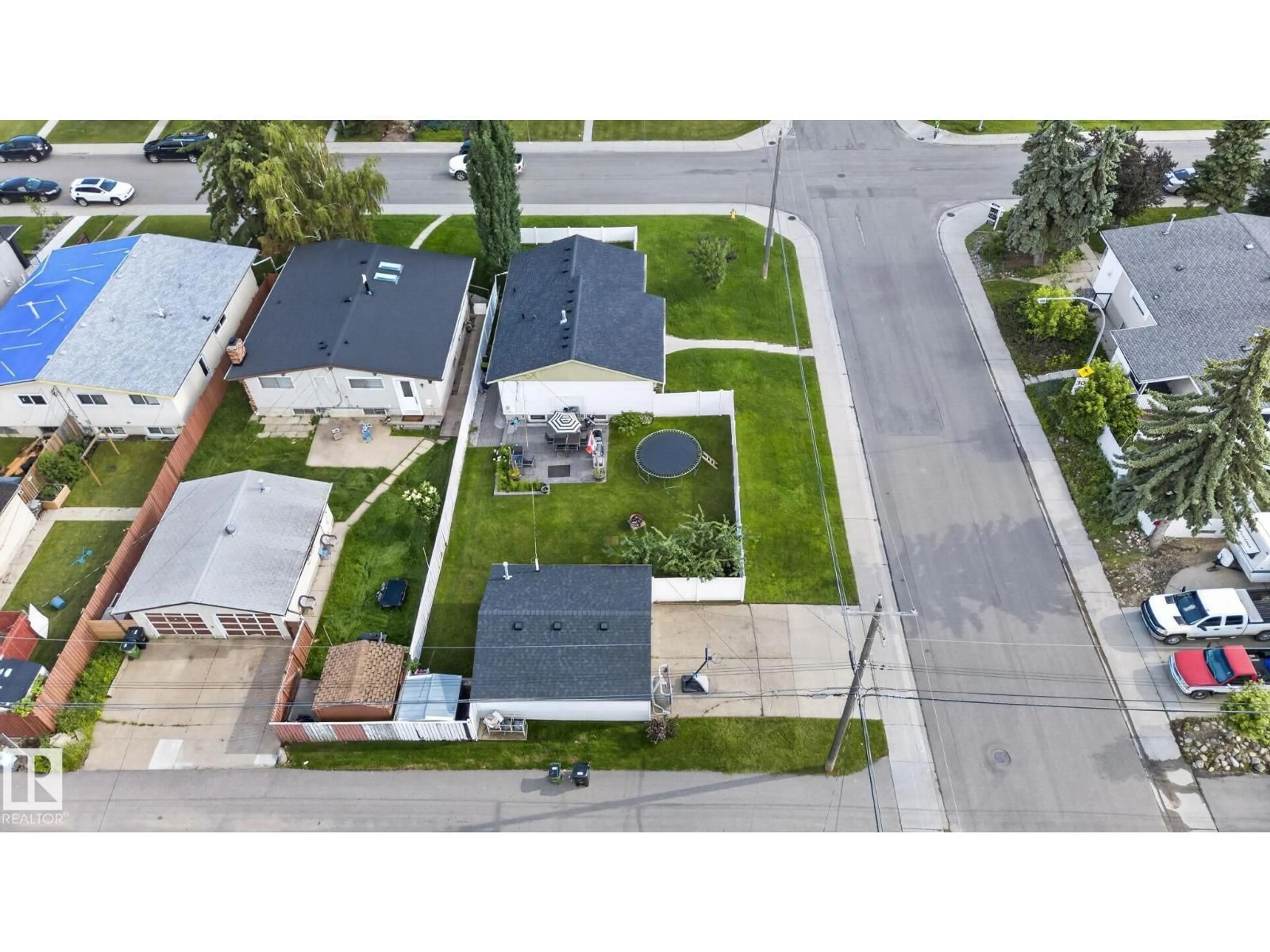 A pic from outside/outdoor area/front of a property/back of a property/a pic from drone, street for 7803 73 ST, Edmonton Alberta T6B1Z5