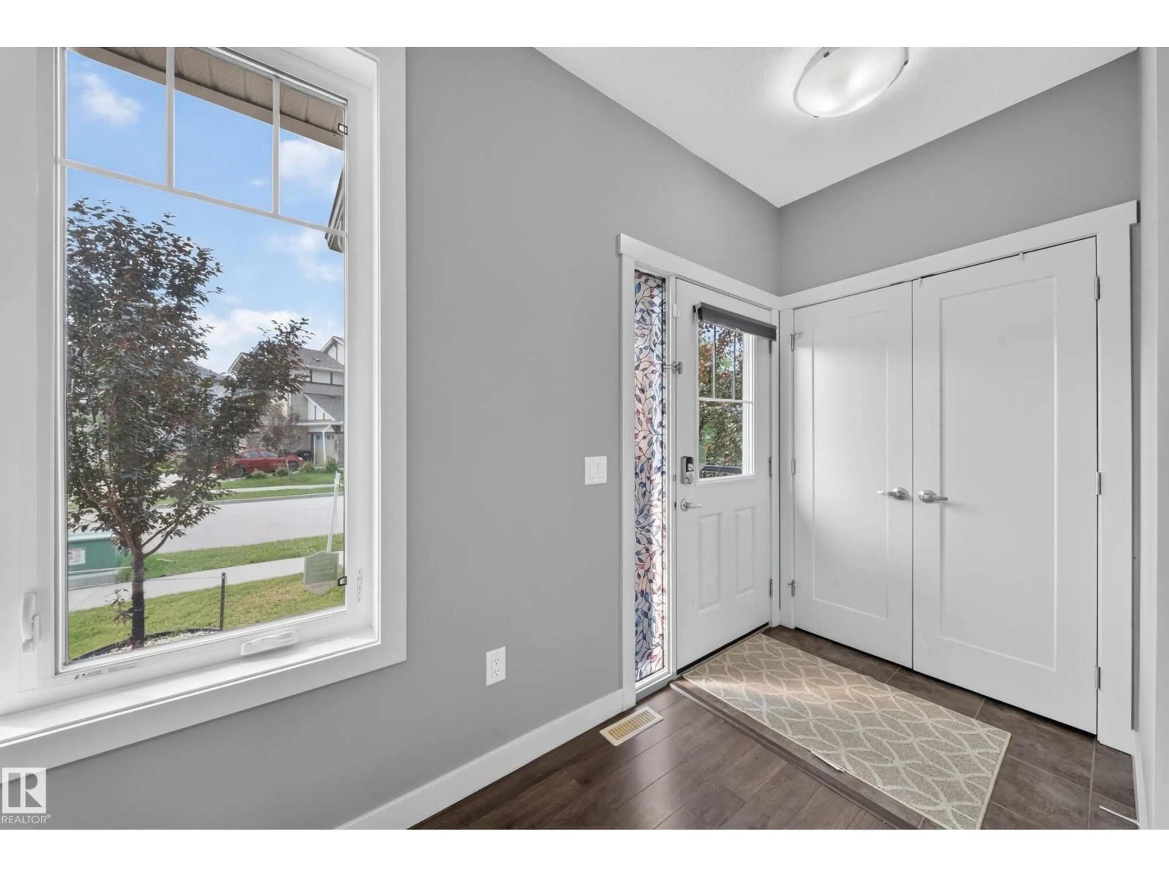 Indoor entryway for 2331 CASEY CR, Edmonton Alberta T6W3M9