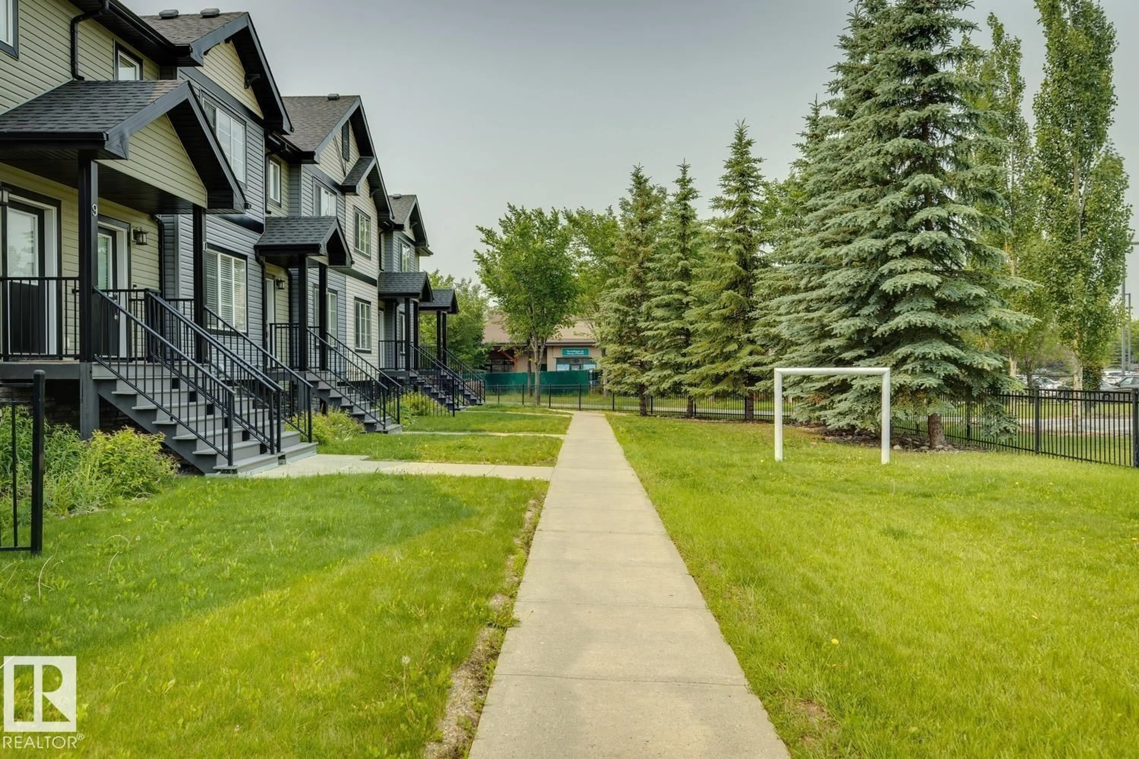 Patio, street for #8 - 4950 TERWILLEGAR CM, Edmonton Alberta T6R0S1