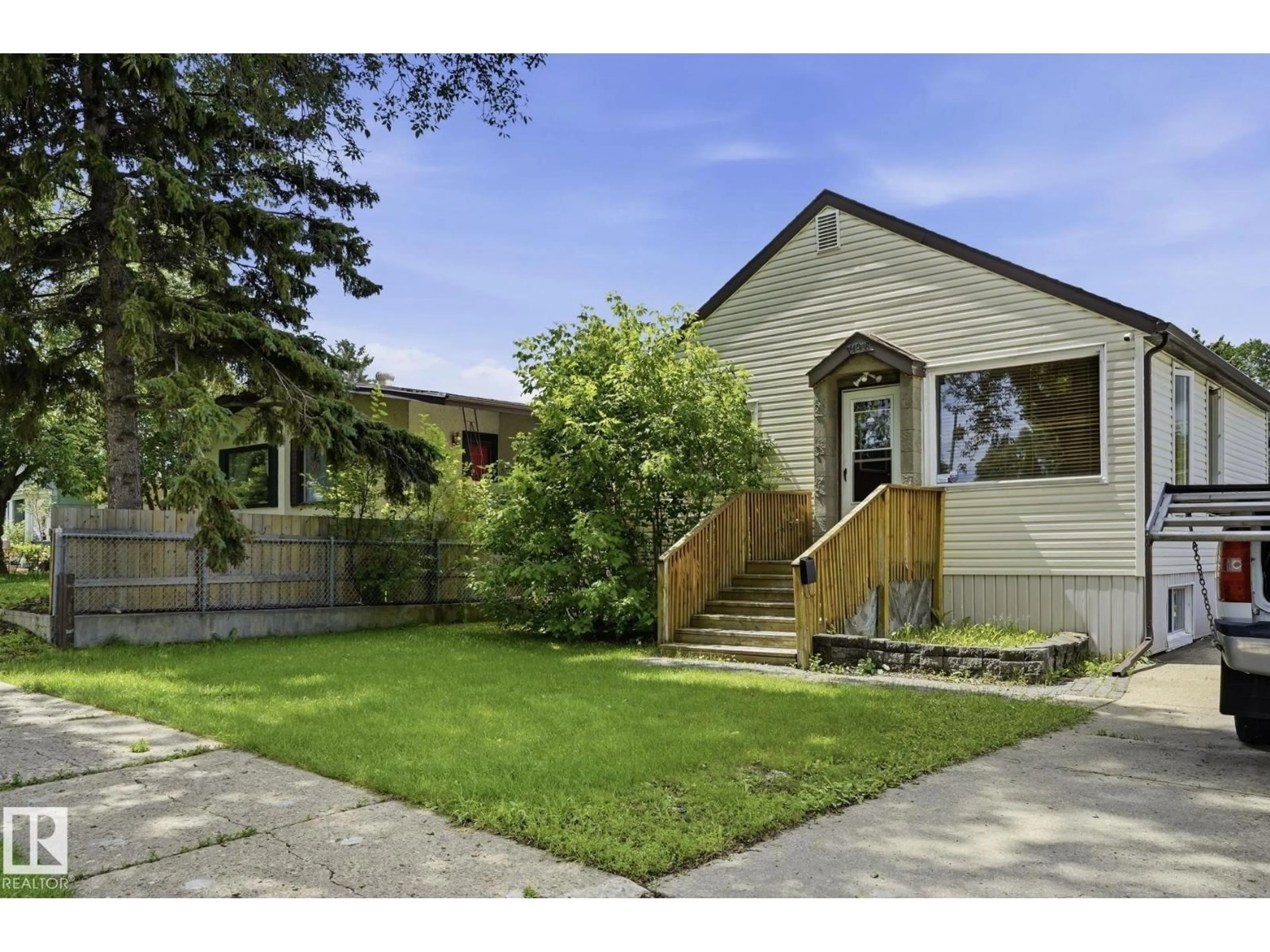 Unknown for 11918 47 ST, Edmonton Alberta T5W2X1