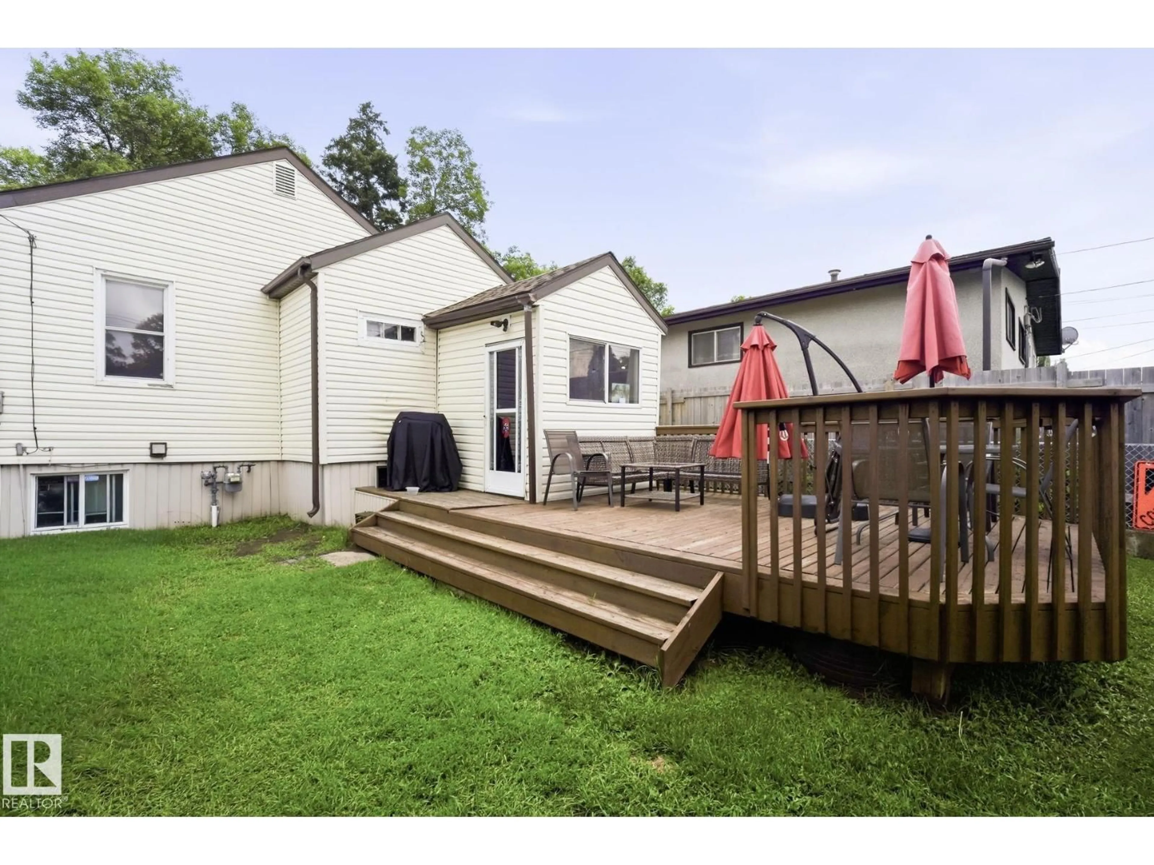 Patio, street for 11918 47 ST, Edmonton Alberta T5W2X1
