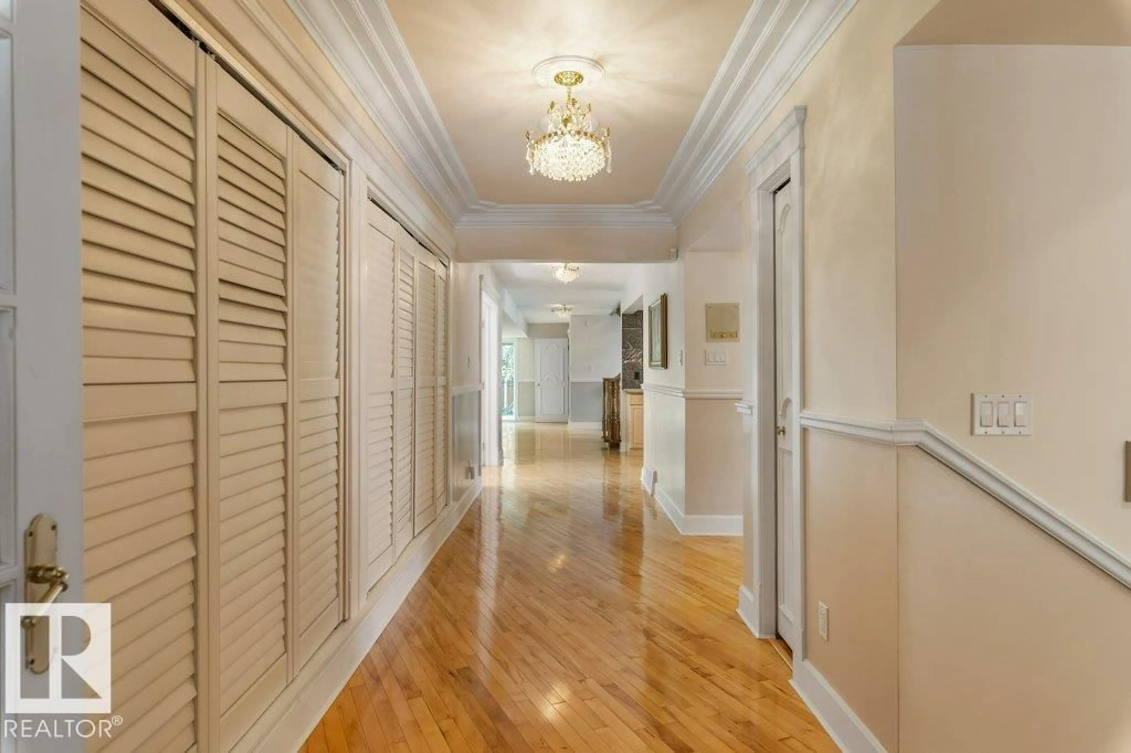 Indoor foyer for 475 LESSARD DR, Edmonton Alberta T6M1B7
