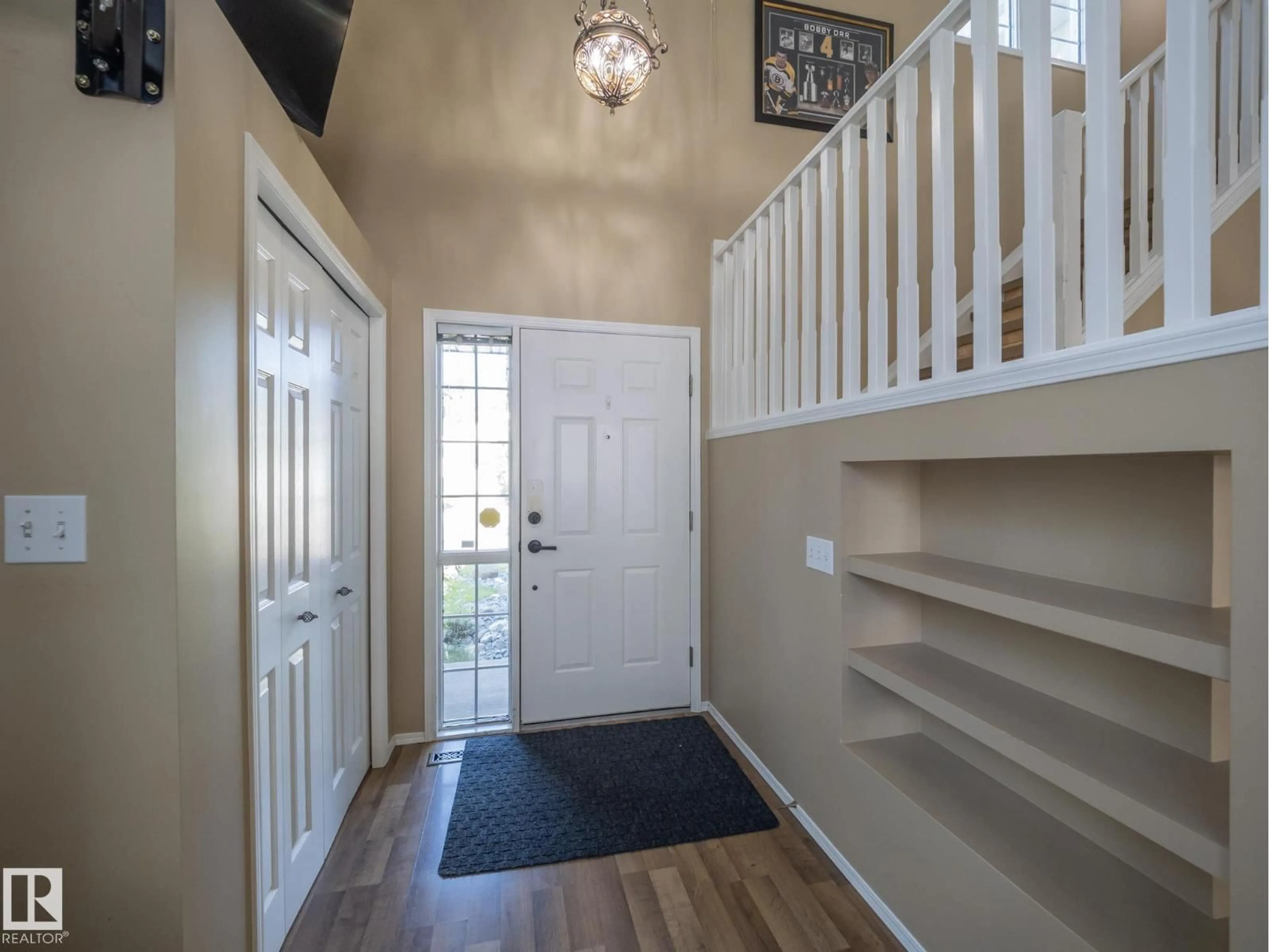 Indoor entryway for 43 HOLMGREN CR, St. Albert Alberta T8N5V3