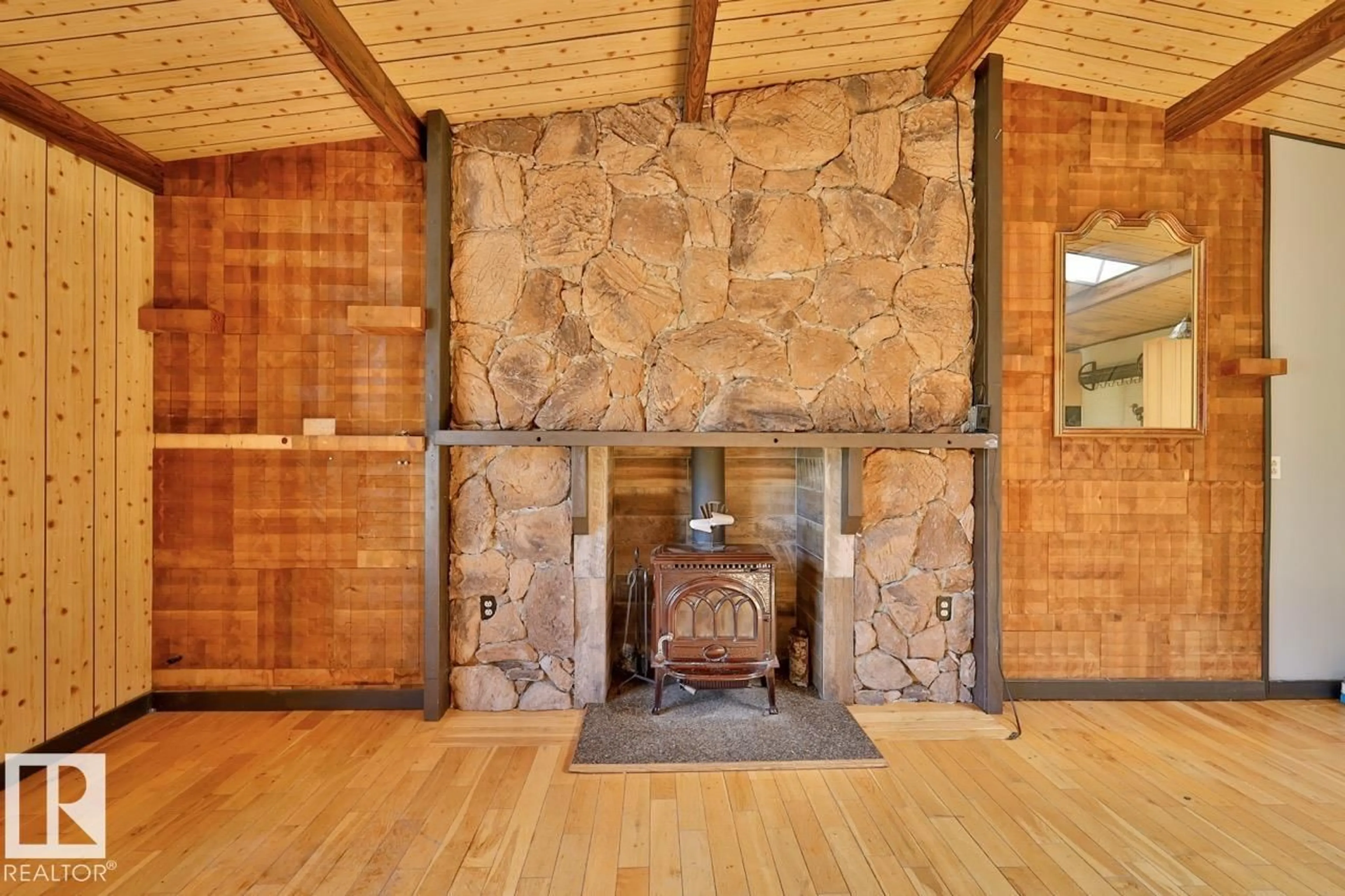 Indoor foyer for #103 - 2120 TWP ROAD 565, Rural Lac Ste. Anne County Alberta T0E1V0