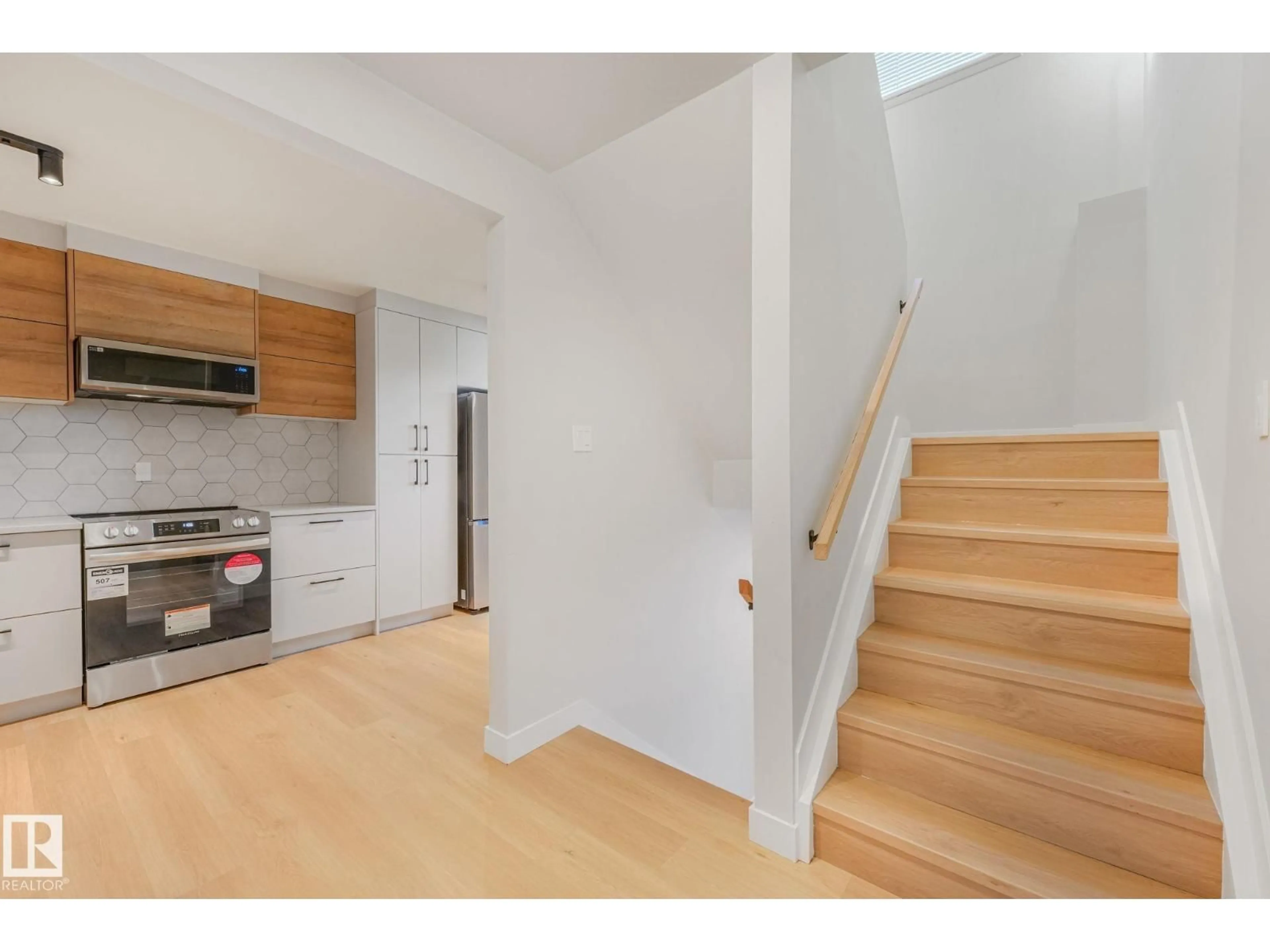 Unknown for 10617 34 ST, Edmonton Alberta T5W1Y1