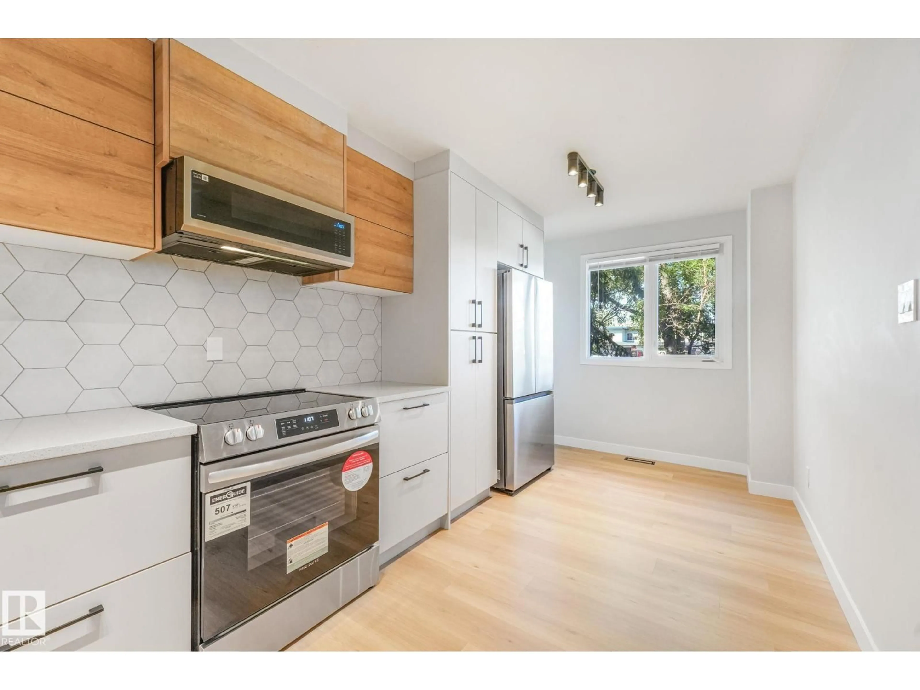Standard kitchen, wood/laminate floor for 10617 34 ST, Edmonton Alberta T5W1Y1