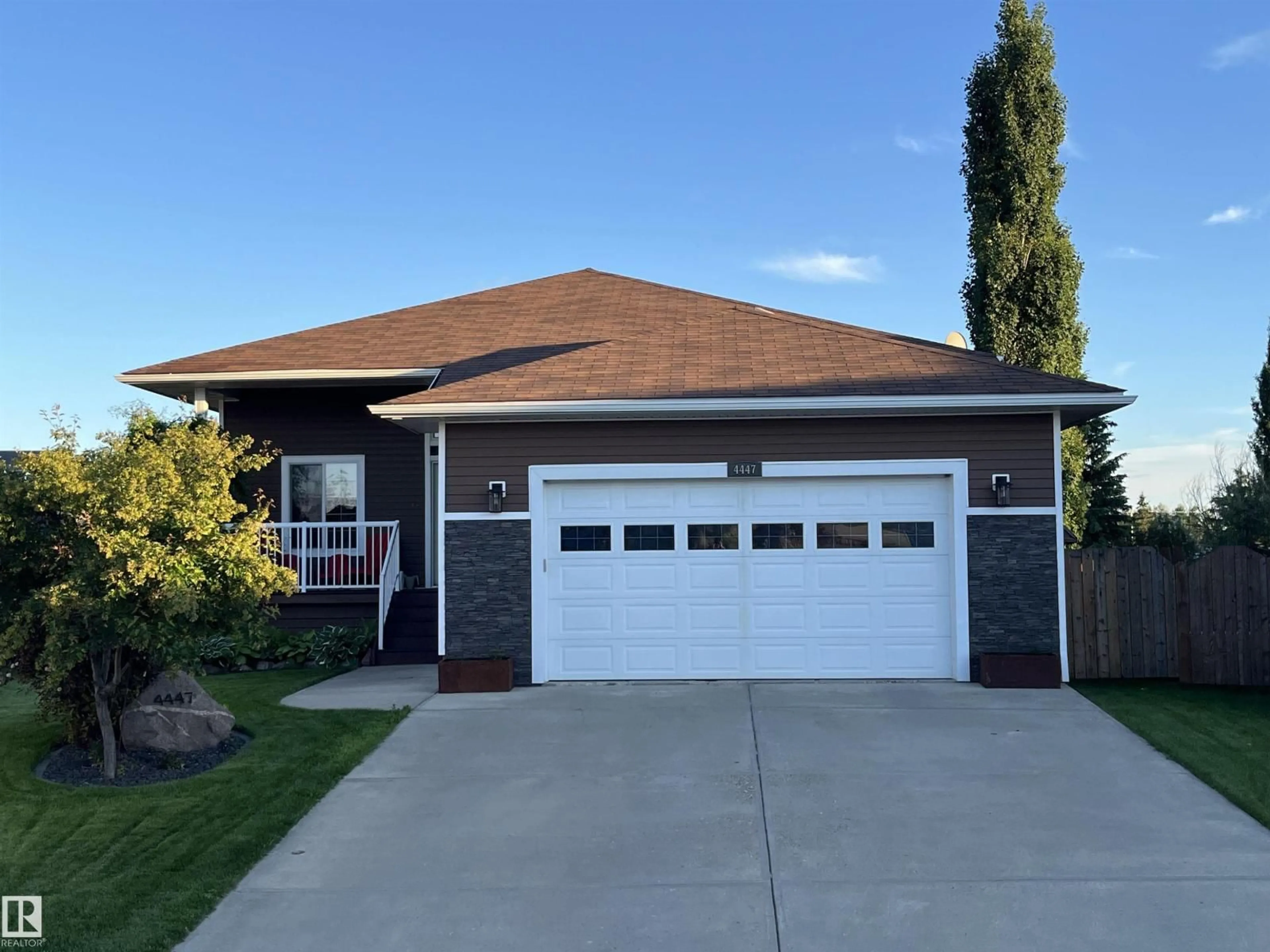 Home with vinyl exterior material, street for 4447 YEOMAN DR, Onoway Alberta T0E1V0