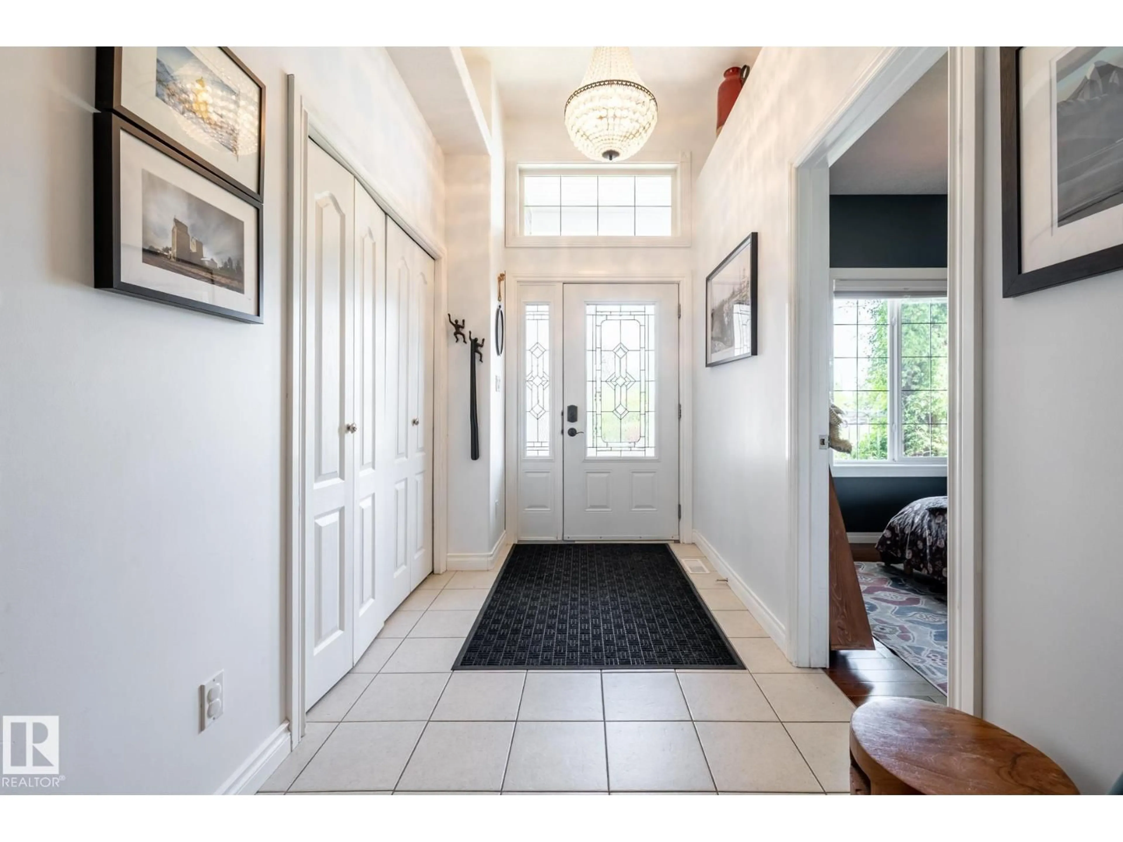 Indoor entryway for 4447 YEOMAN DR, Onoway Alberta T0E1V0