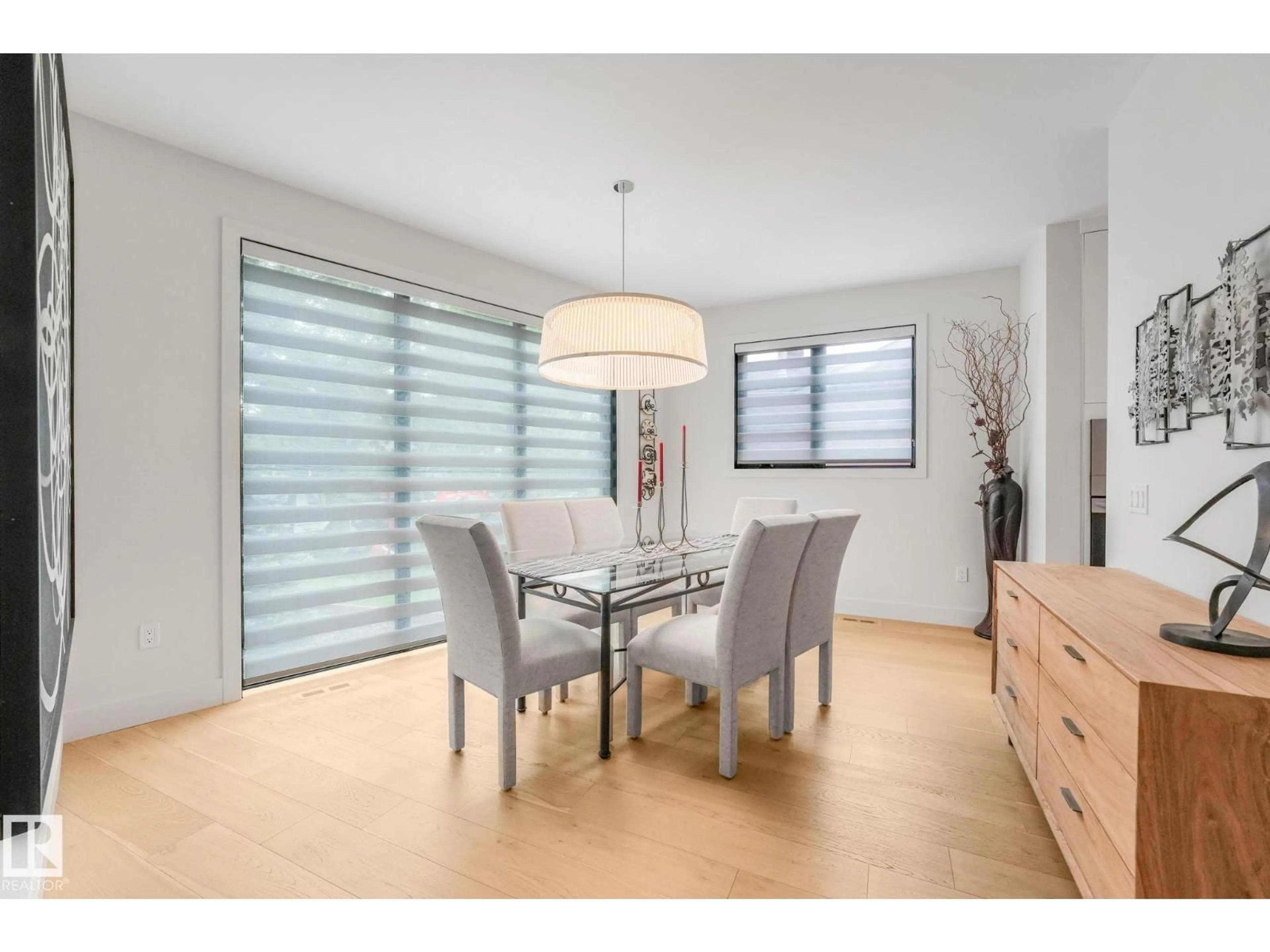 Dining room, wood/laminate floor for NW - 11247 71 AV, Edmonton Alberta T6G0A5