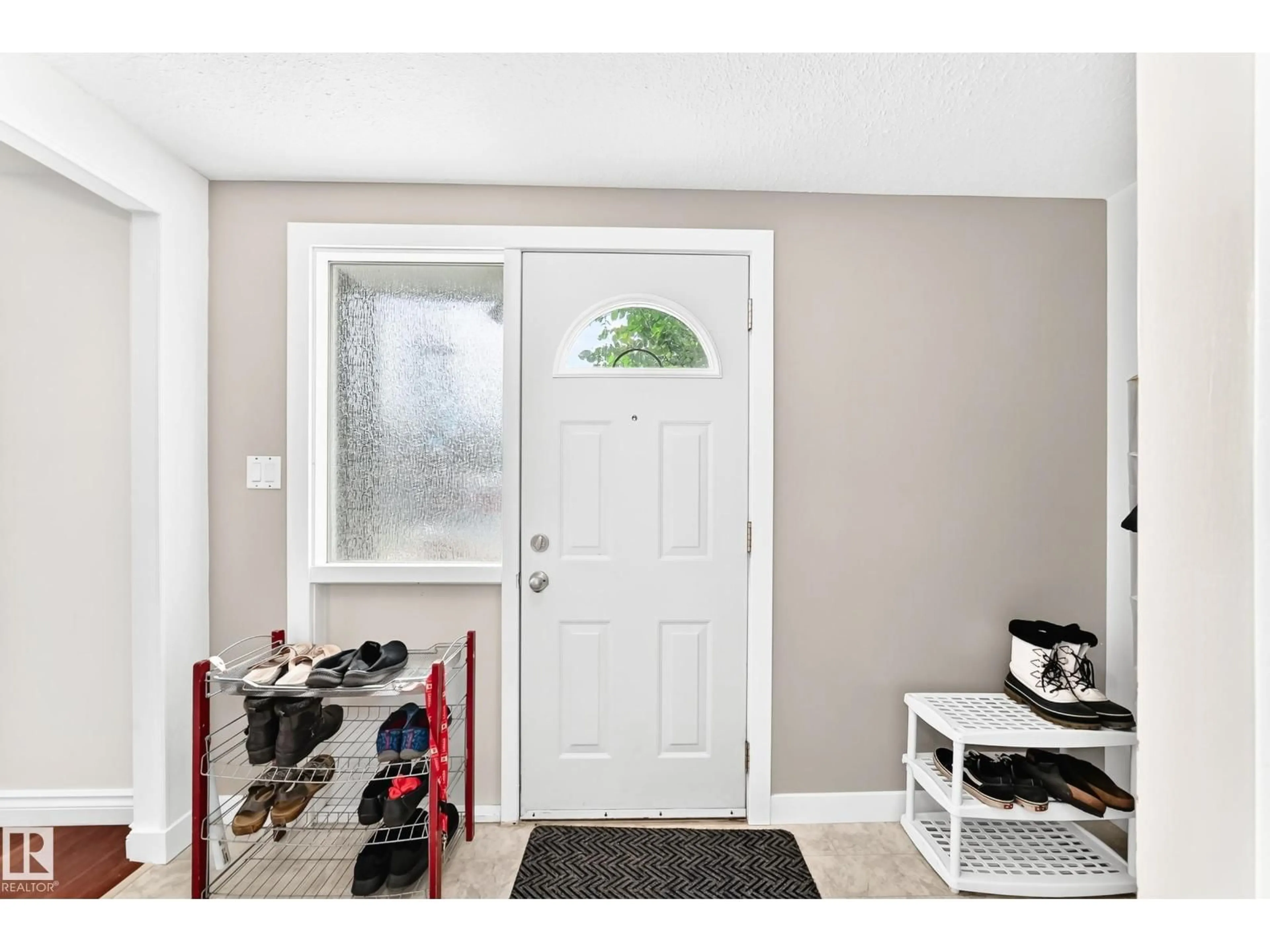 Indoor entryway for 191 RIDGEWOOD TC, St. Albert Alberta T8N0E9