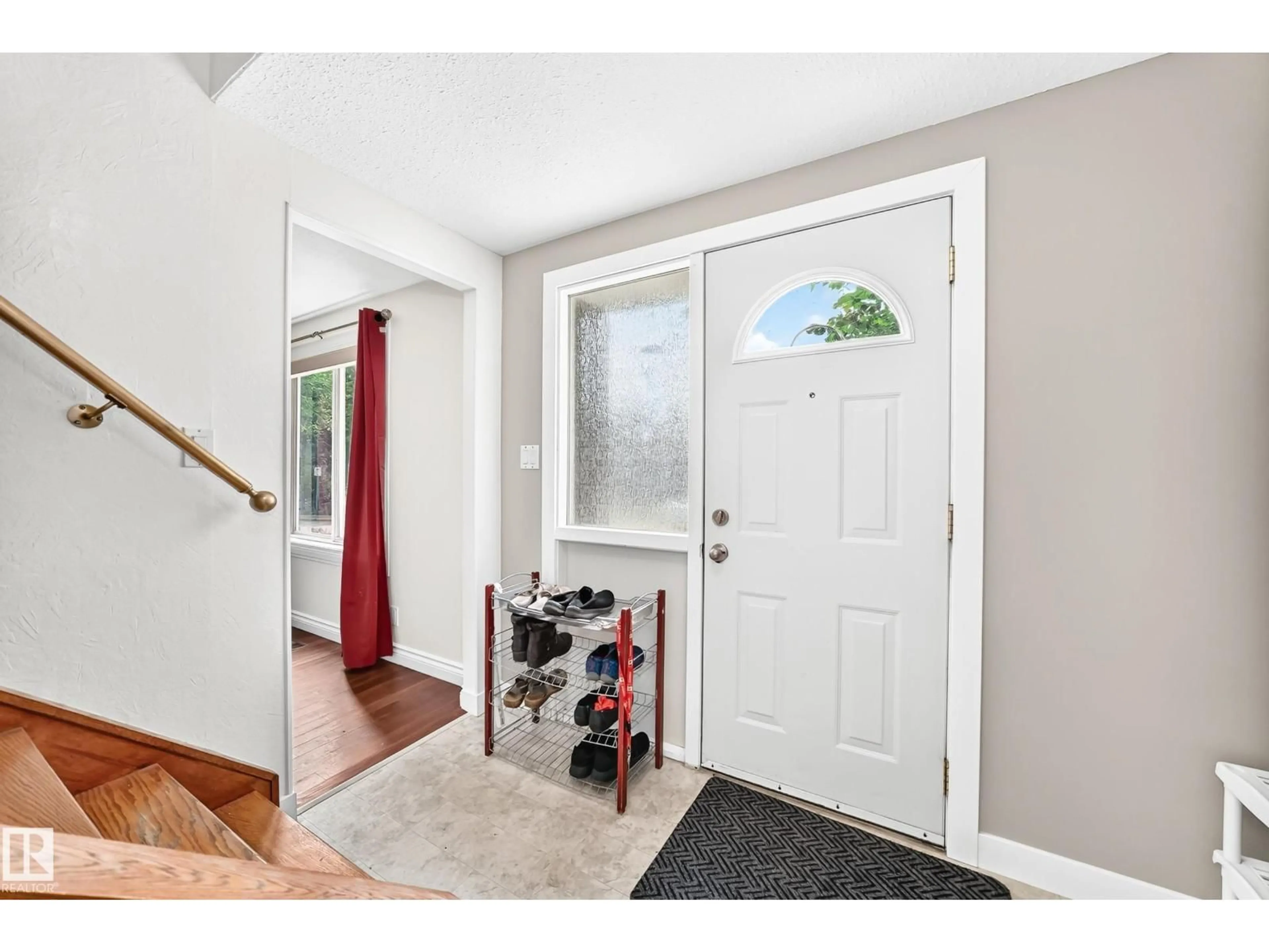Indoor entryway for 191 RIDGEWOOD TC, St. Albert Alberta T8N0E9