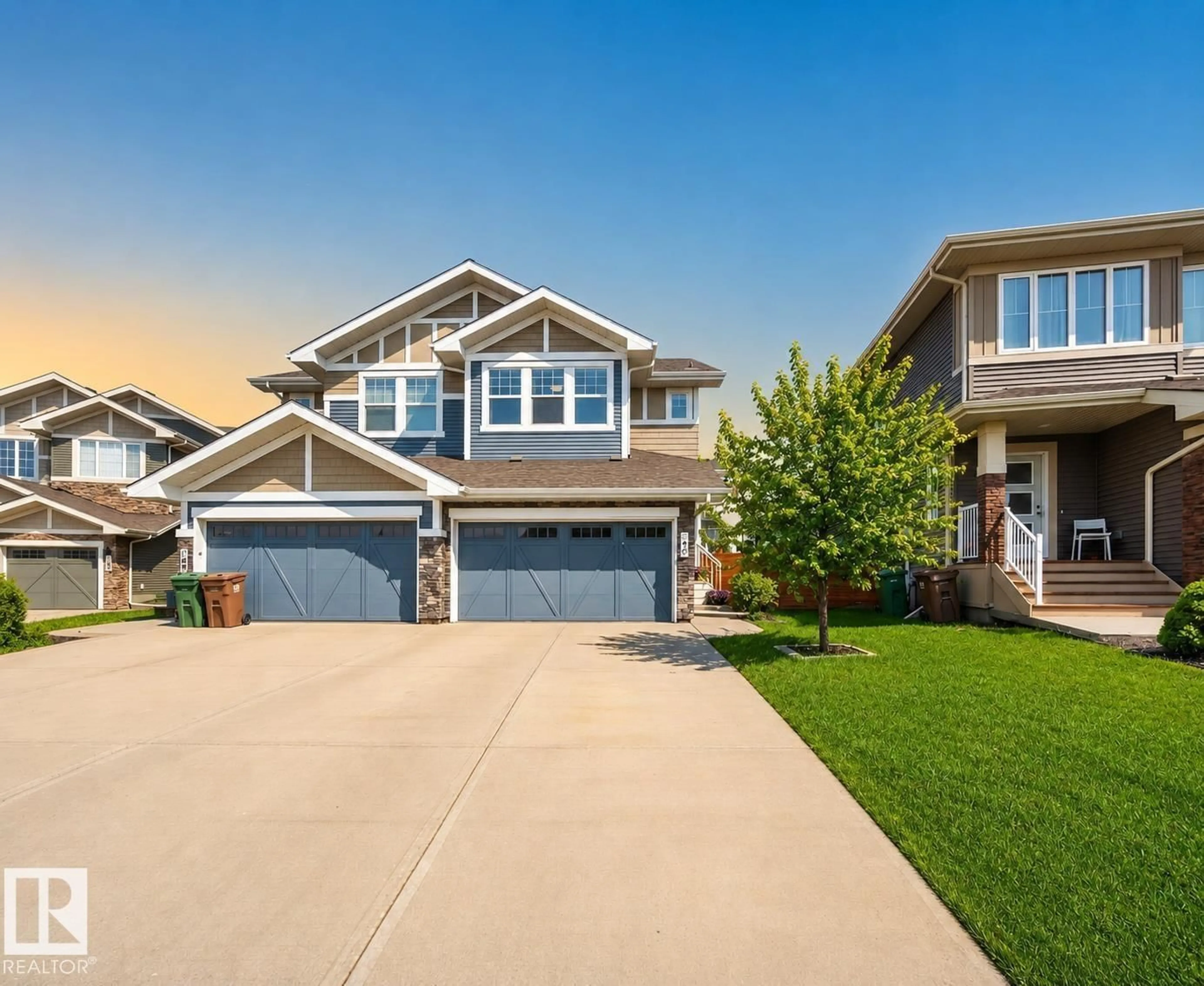 Home with vinyl exterior material, street for 70 JAMES CR, St. Albert Alberta T8N7S5
