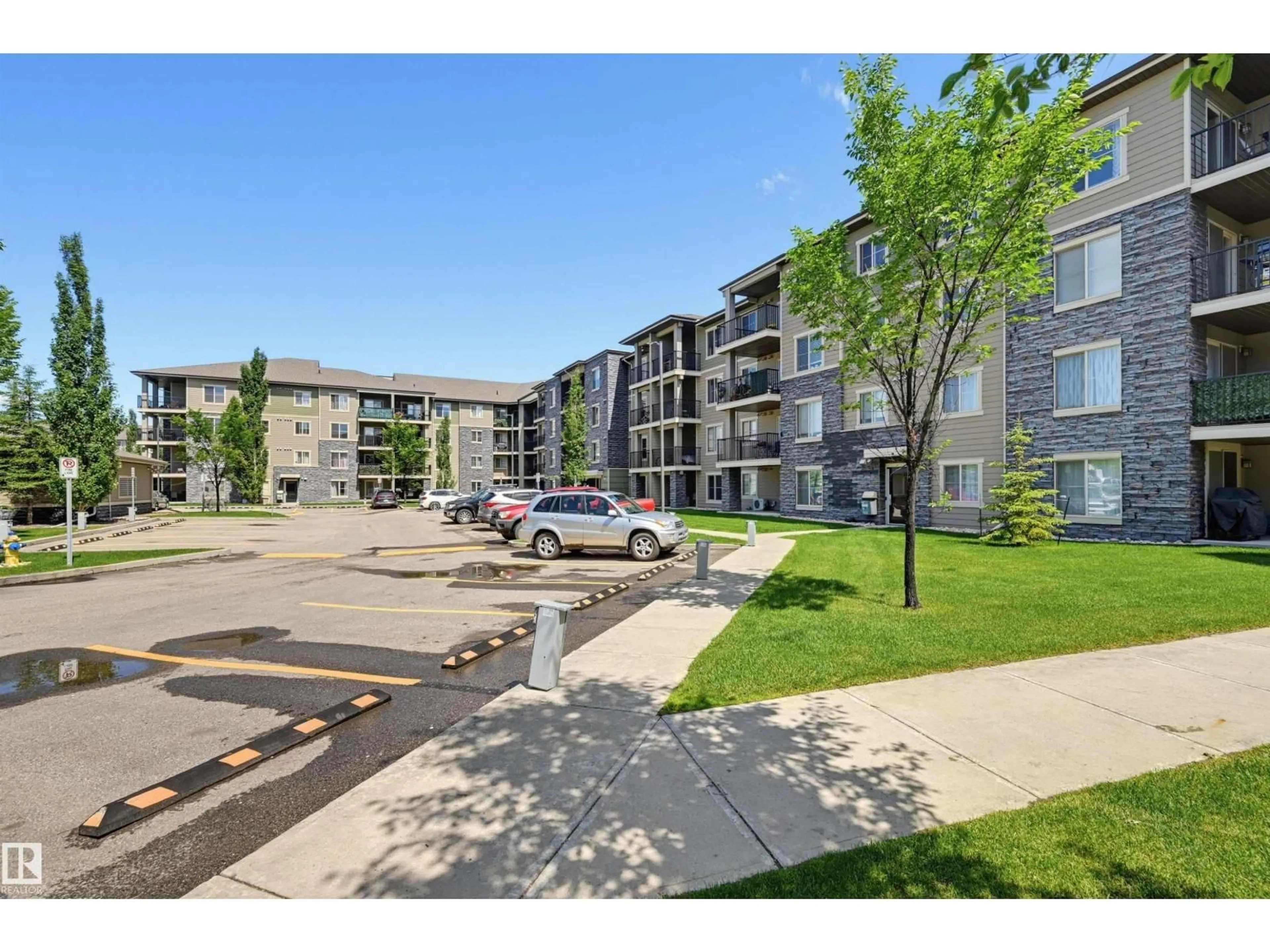 A pic from outside/outdoor area/front of a property/back of a property/a pic from drone, street for 274 - 424 MCCONACHIE DR, Edmonton Alberta T5Y3N4