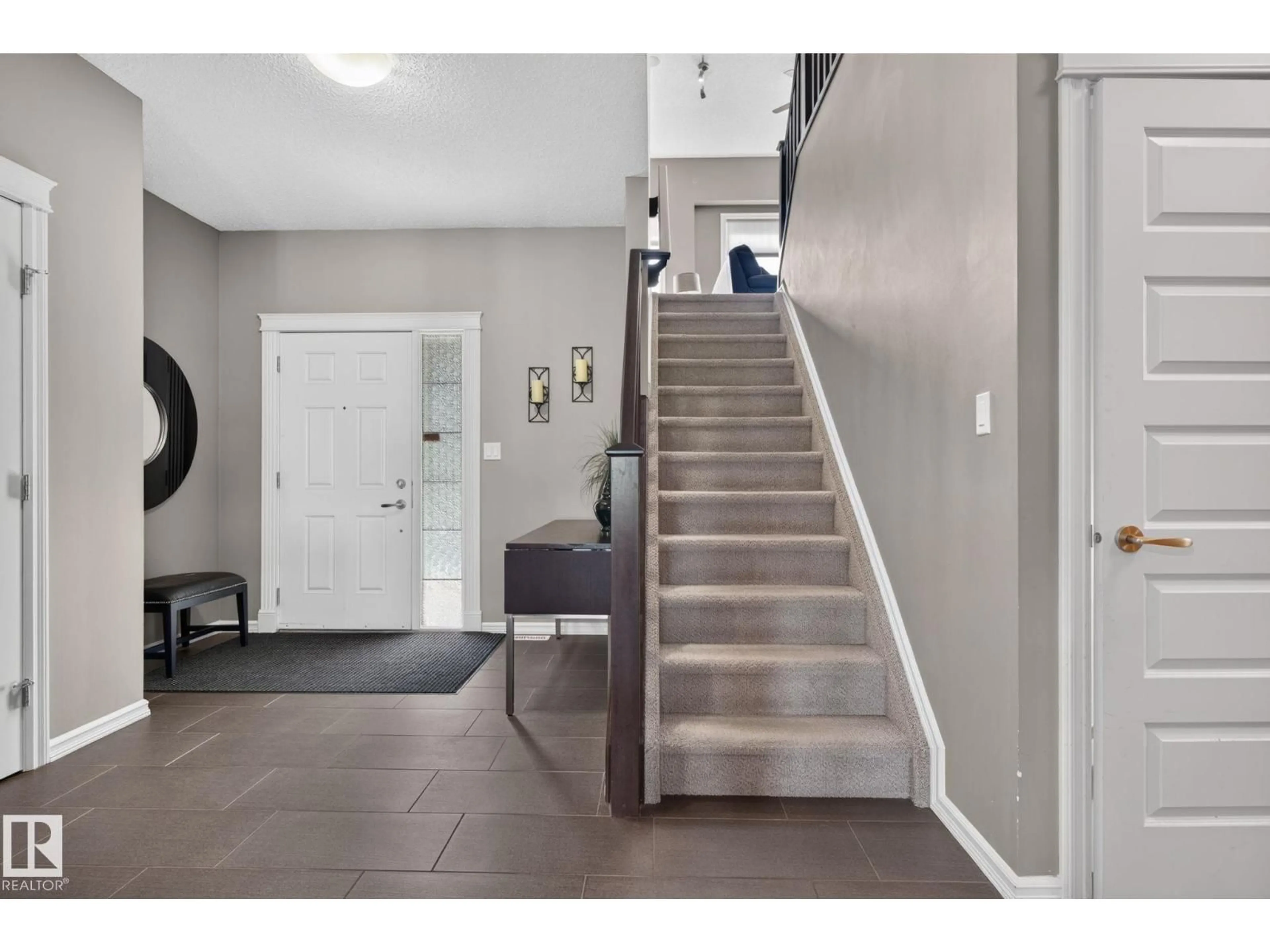 Indoor entryway for 3611 15A ST, Edmonton Alberta T6T0M4