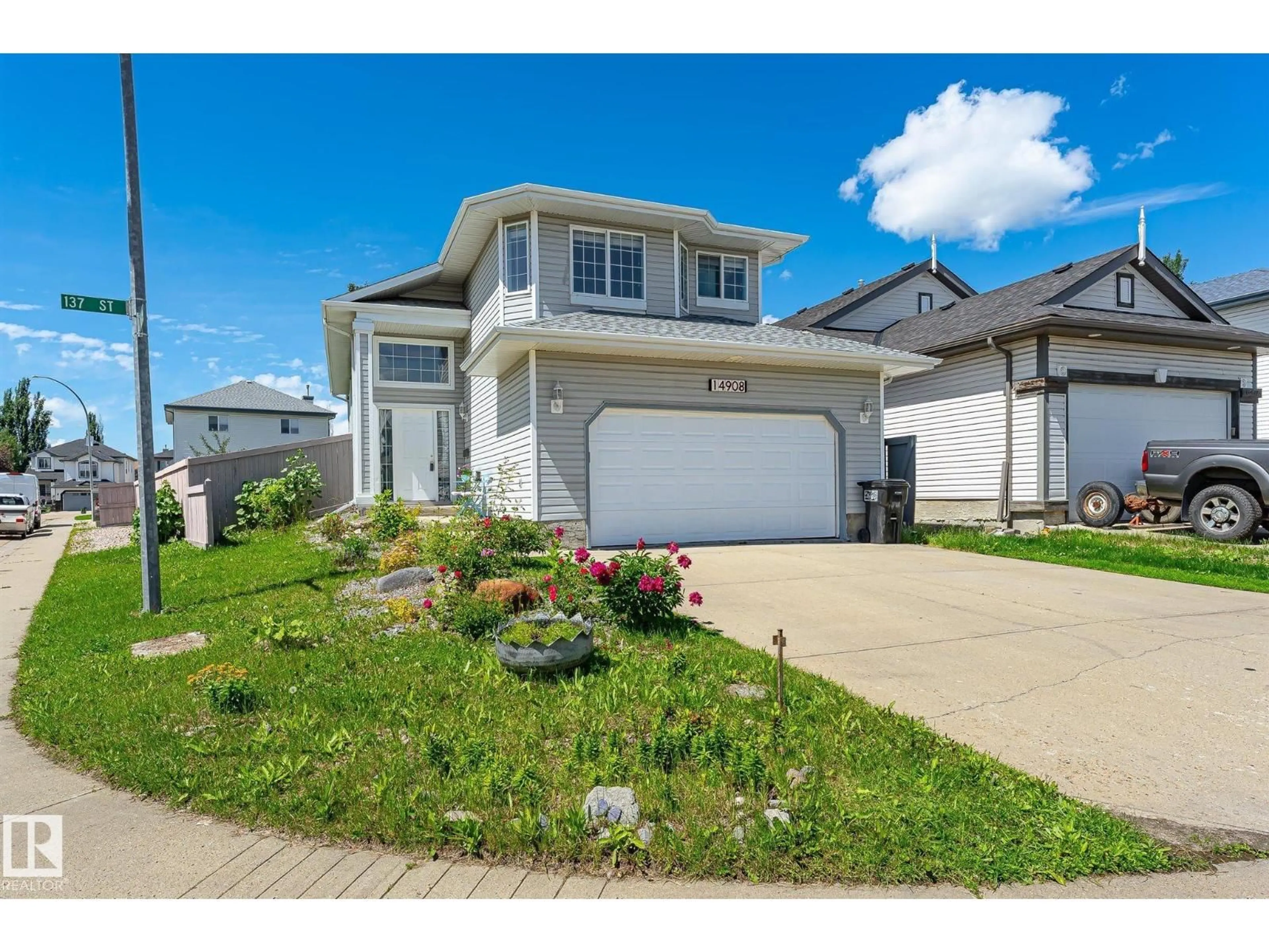 Home with vinyl exterior material, street for 14908 137 ST, Edmonton Alberta T6V1R2