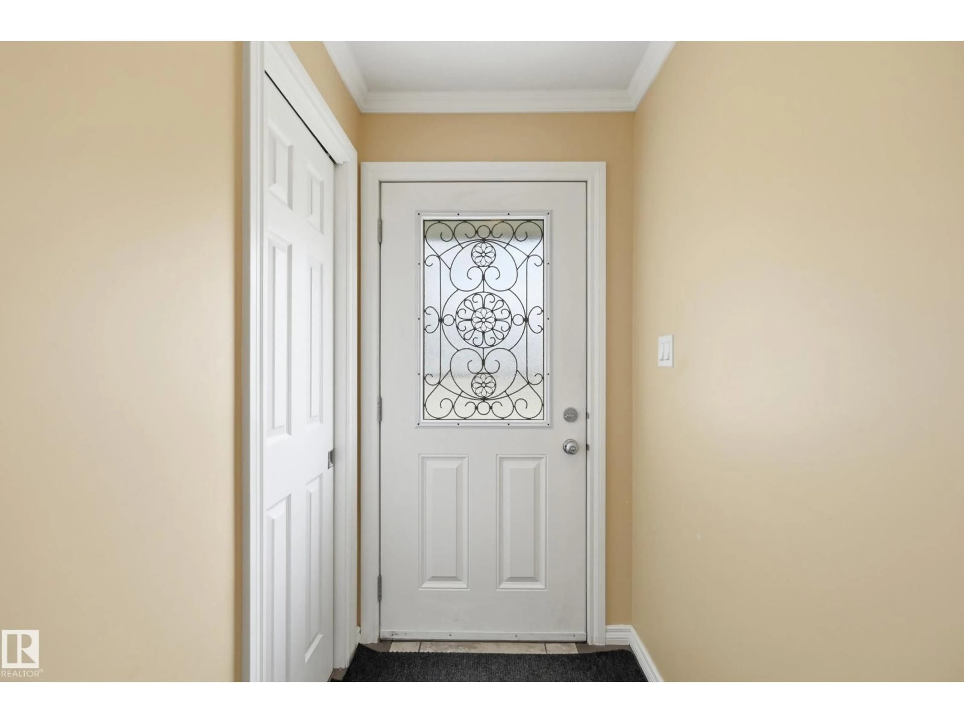 Indoor entryway for 5028 47 ST, Lamont Alberta T0B2R0