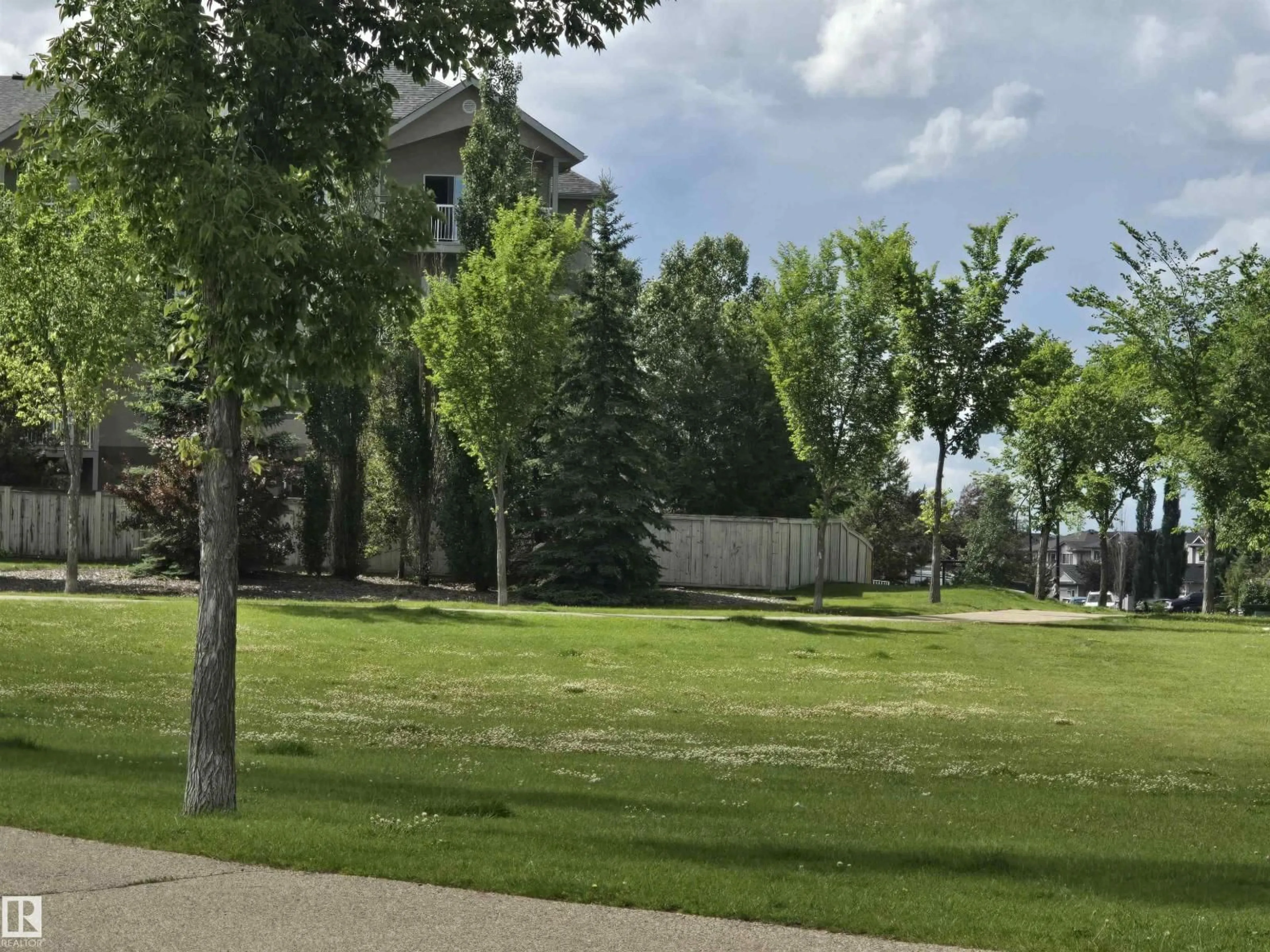 Blurry image for #204 - 240 SPRUCE RIDGE RD, Spruce Grove Alberta T7X0G5