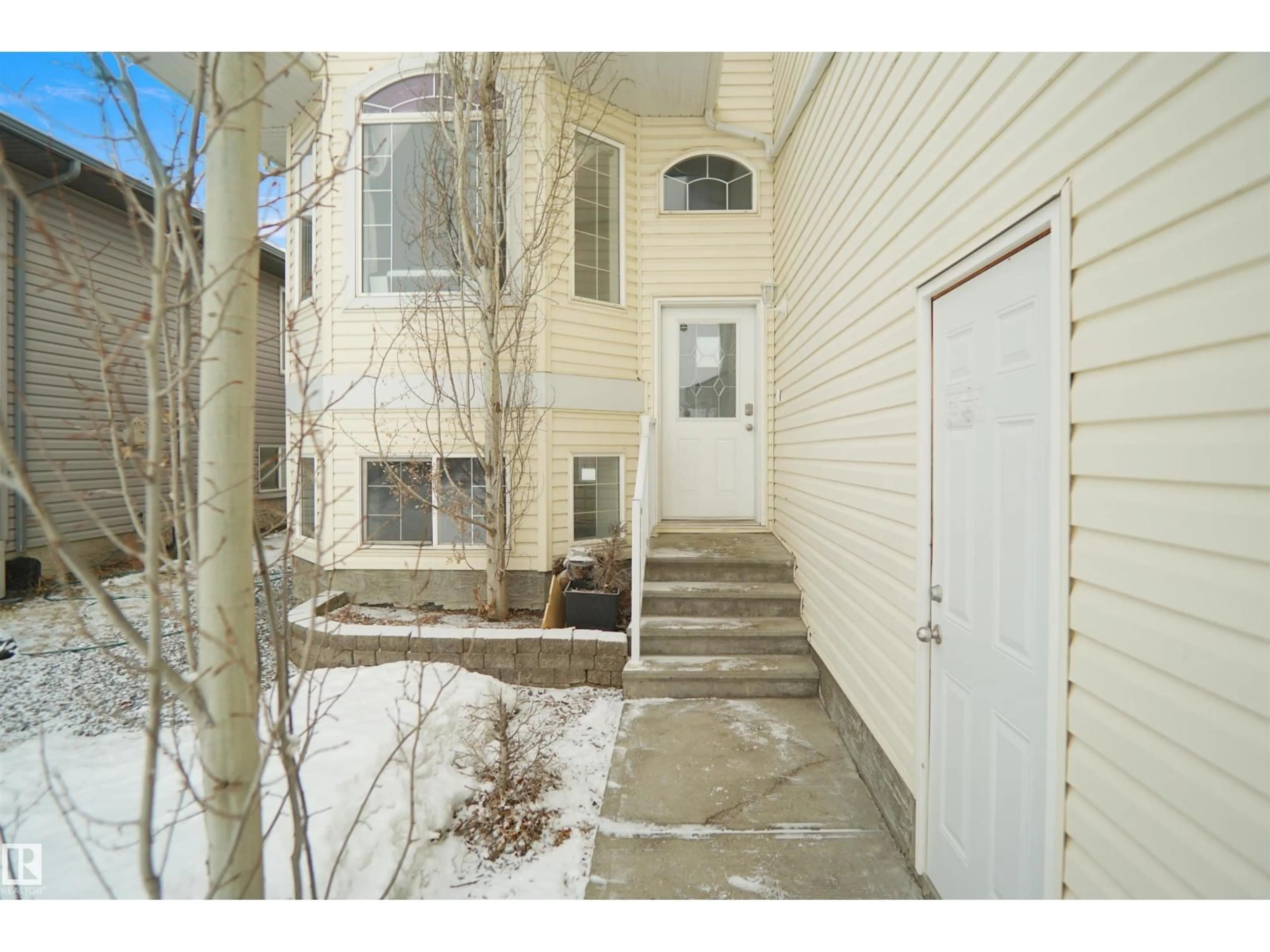 Indoor entryway for 4816 155 AVE, Edmonton Alberta T5Y0B9