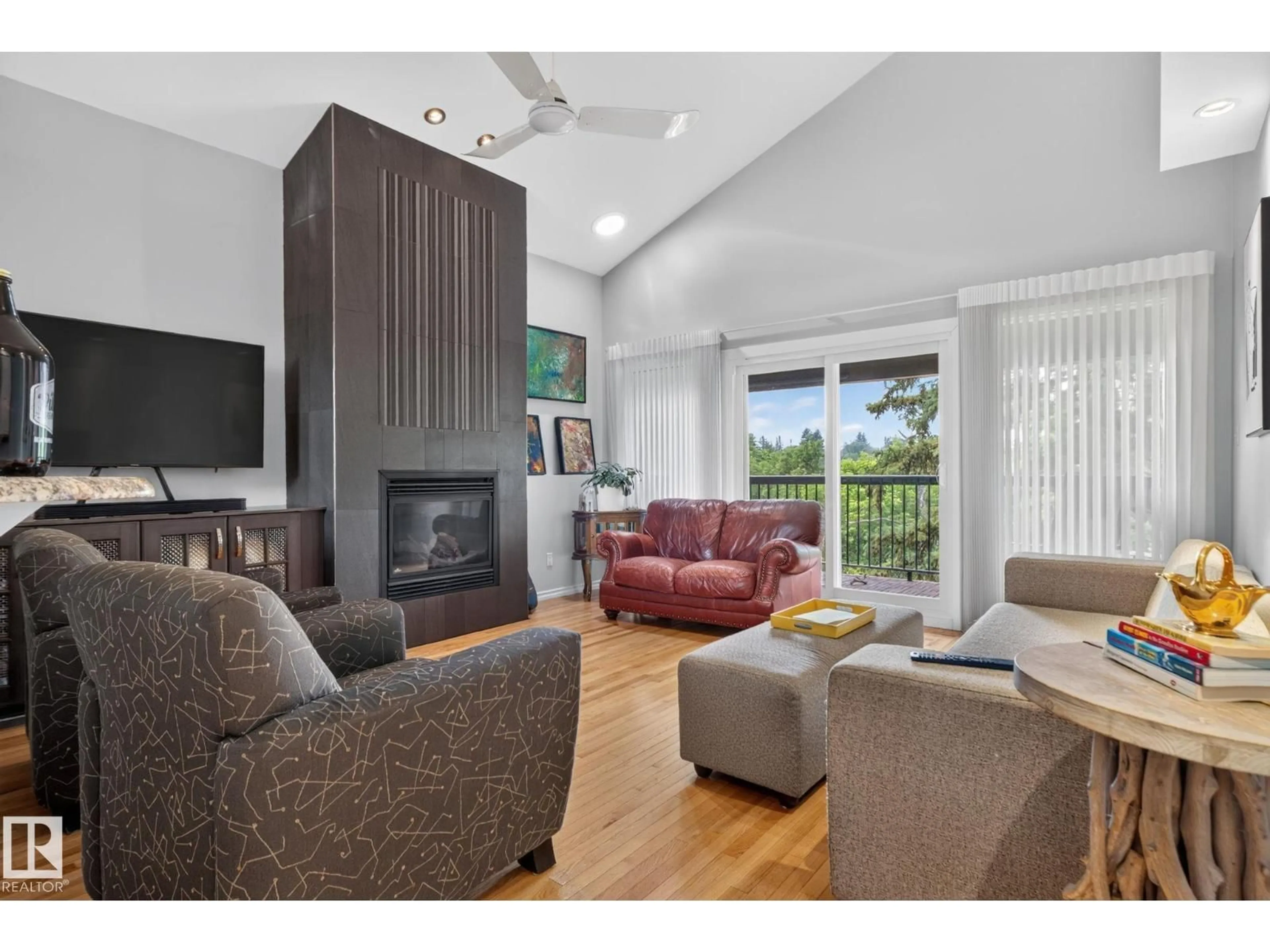 Living room with furniture, wood/laminate floor for #4 - 9529 87 AV, Edmonton Alberta T6C1K4