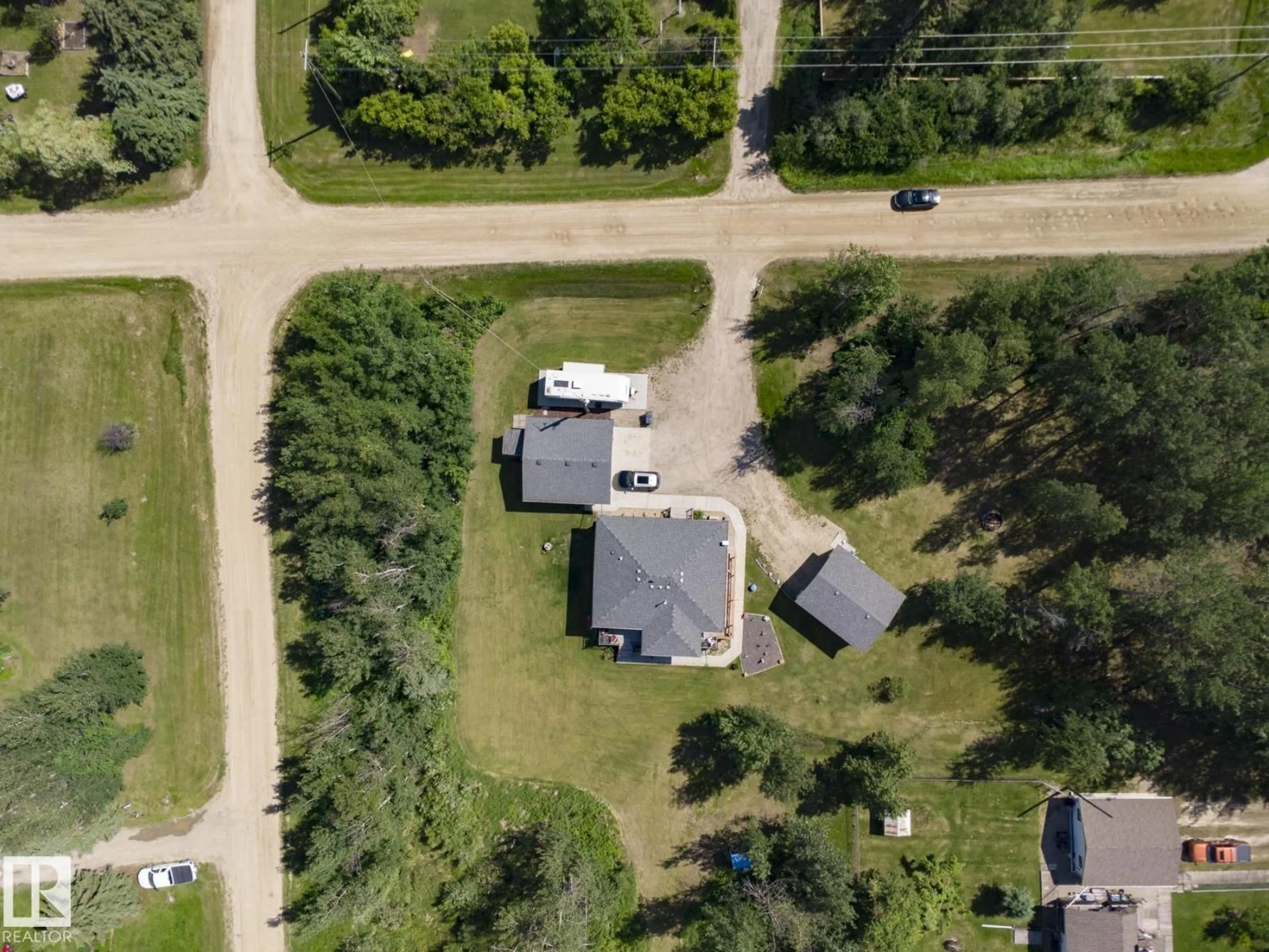 A pic from outside/outdoor area/front of a property/back of a property/a pic from drone, street for 8 MAIN ST, Entwistle Alberta T0E0S0