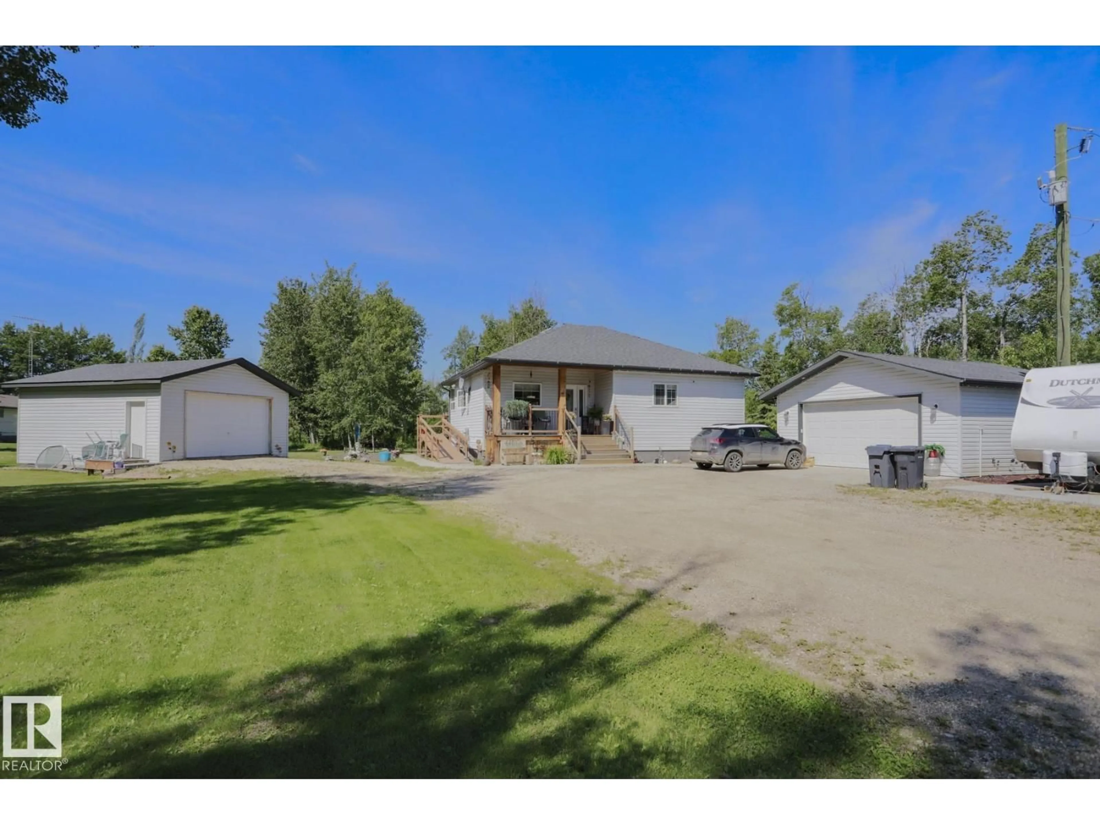A pic from outside/outdoor area/front of a property/back of a property/a pic from drone, unknown for 8 MAIN ST, Entwistle Alberta T0E0S0